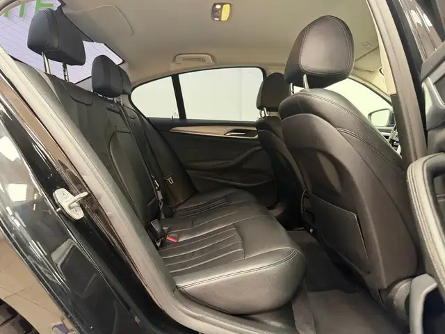 BMW 5 Series view 14