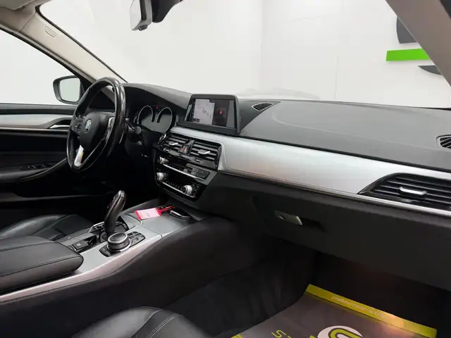 BMW 5 Series view 10