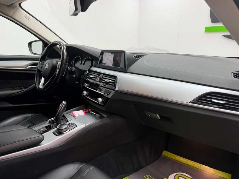 BMW 530 d xDrive / LEDER / NAVI / LED / — photo 10