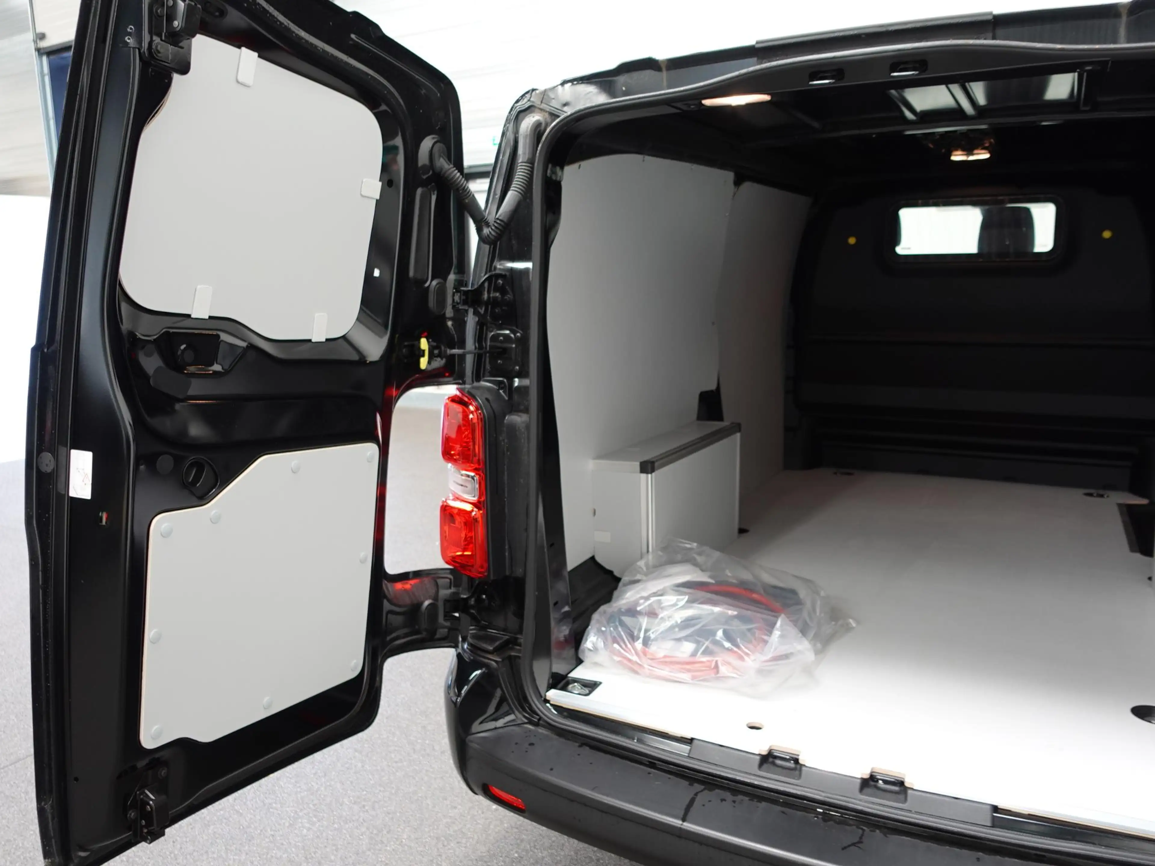 Peugeot e-Expert Long Premium 75 kWh 3-zits Automaat Airco Navi — photo 35