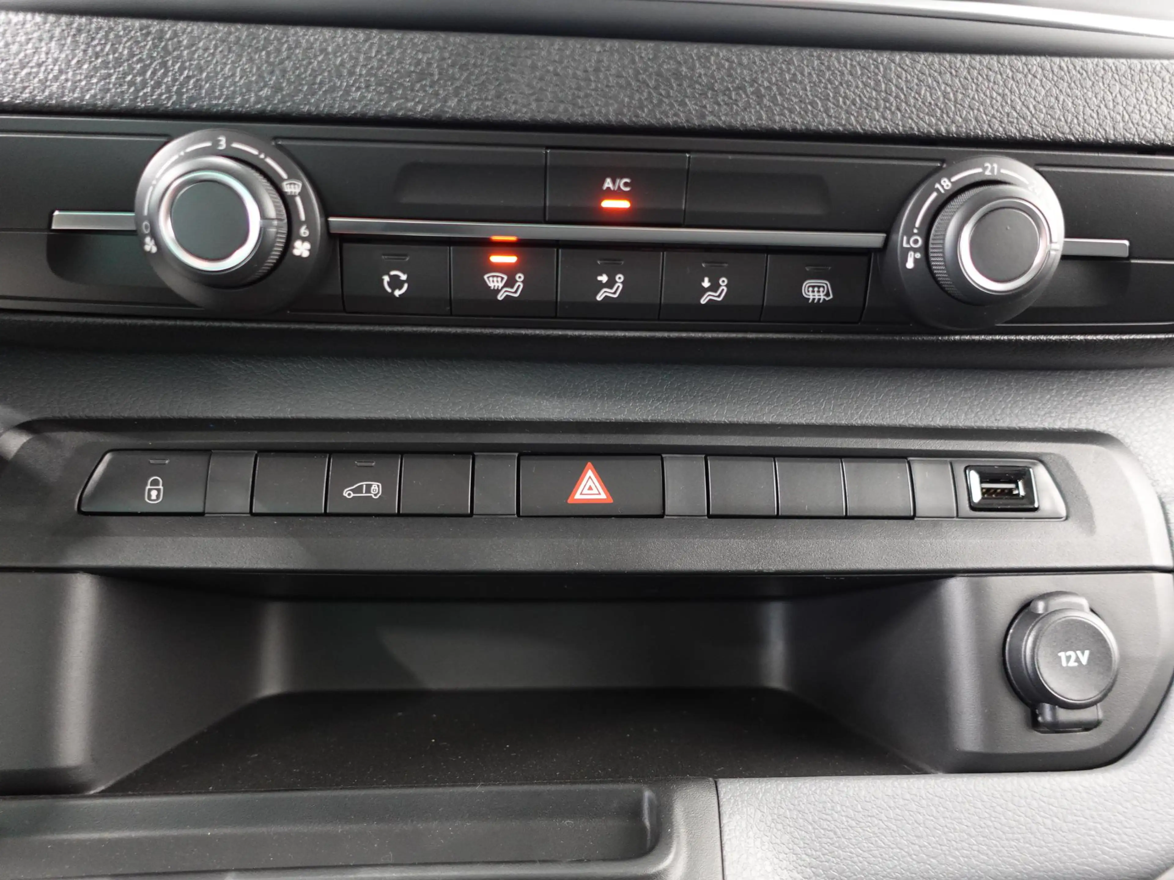 Peugeot e-Expert Long Premium 75 kWh 3-zits Automaat Airco Navi — photo 20
