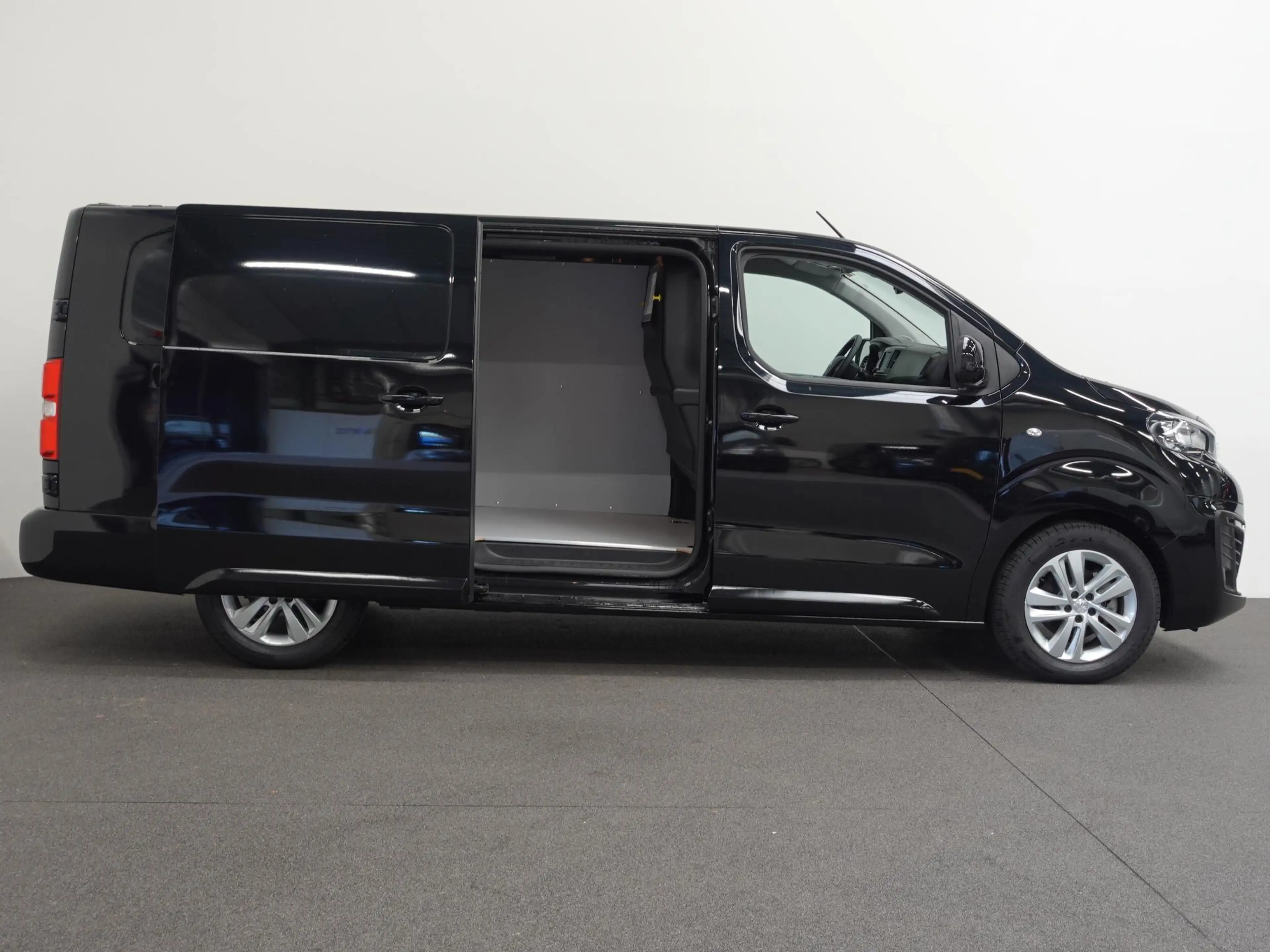 Peugeot e-Expert Long Premium 75 kWh 3-zits Automaat Airco Navi — photo 40
