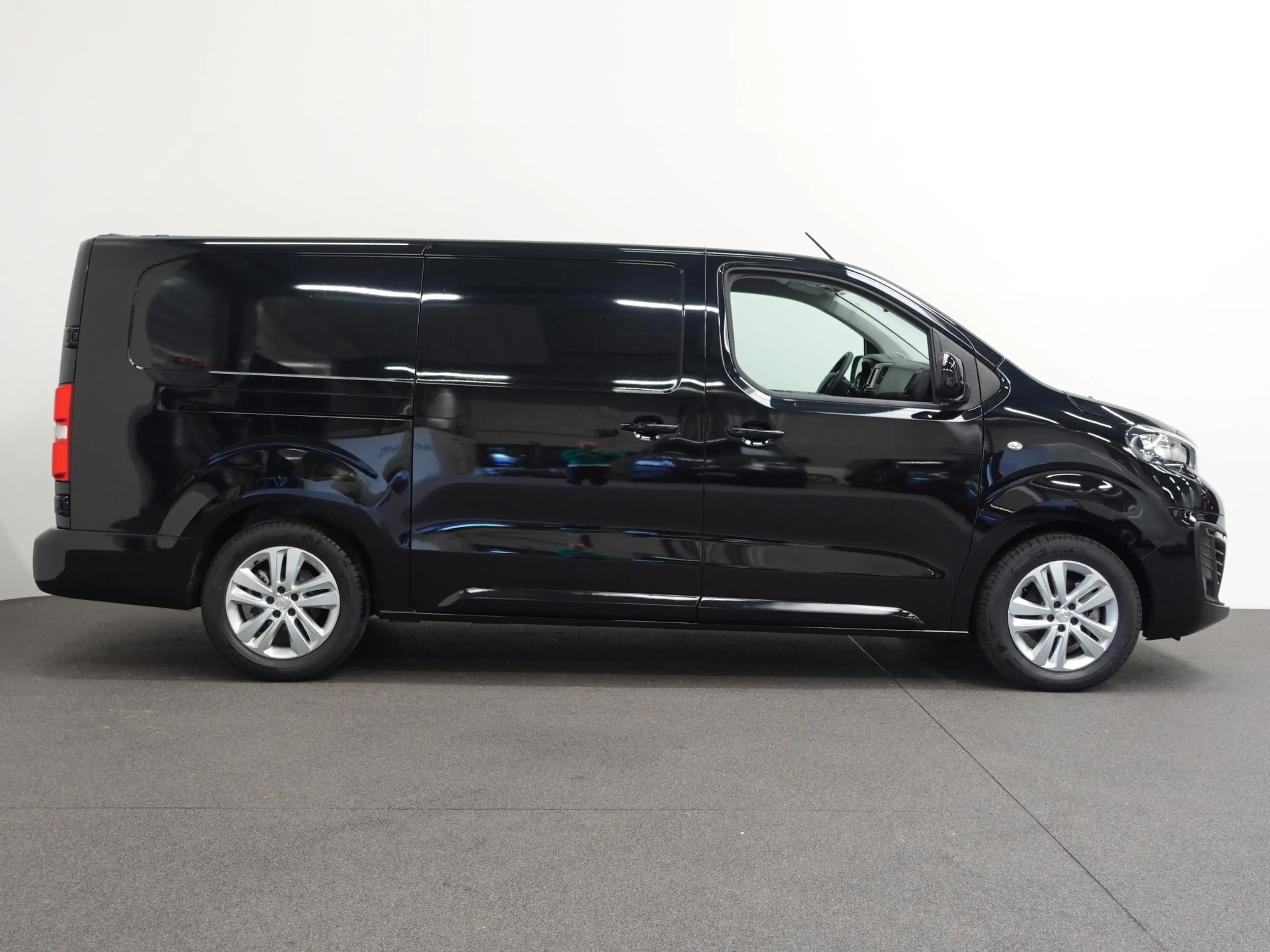 Peugeot e-Expert Long Premium 75 kWh 3-zits Automaat Airco Navi — photo 39