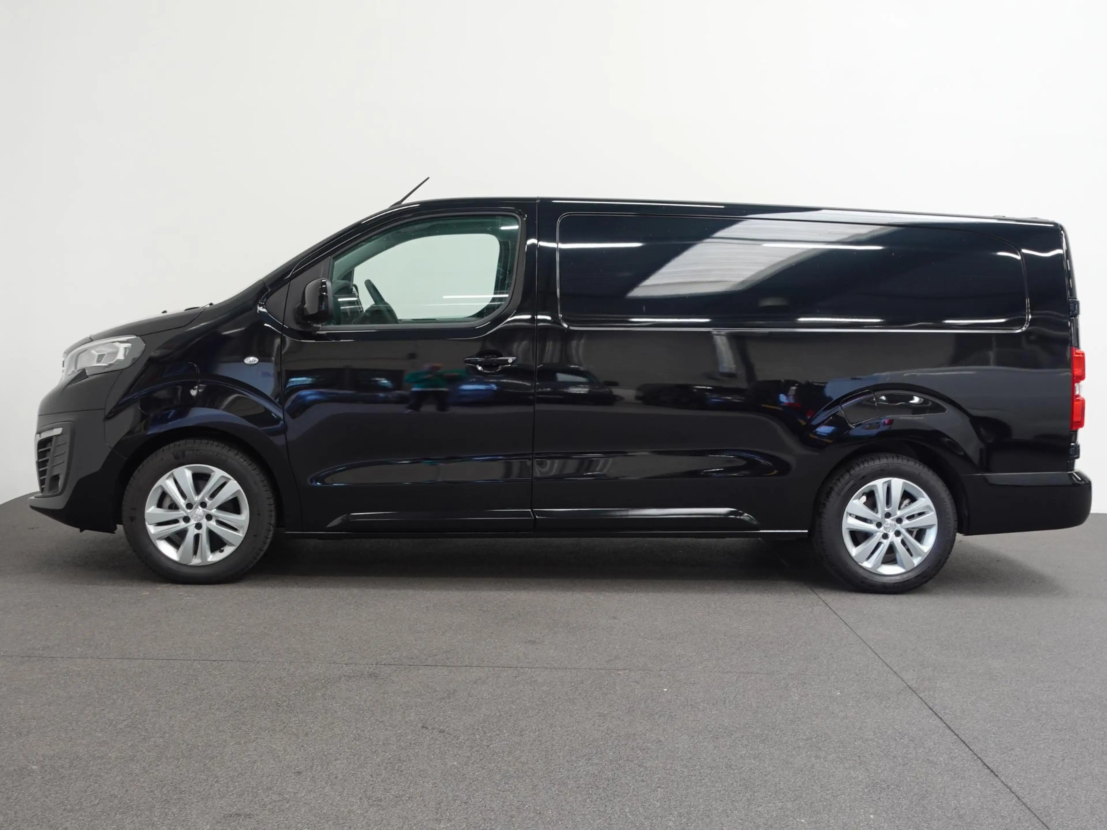 Peugeot e-Expert Long Premium 75 kWh 3-zits Automaat Airco Navi — photo 32