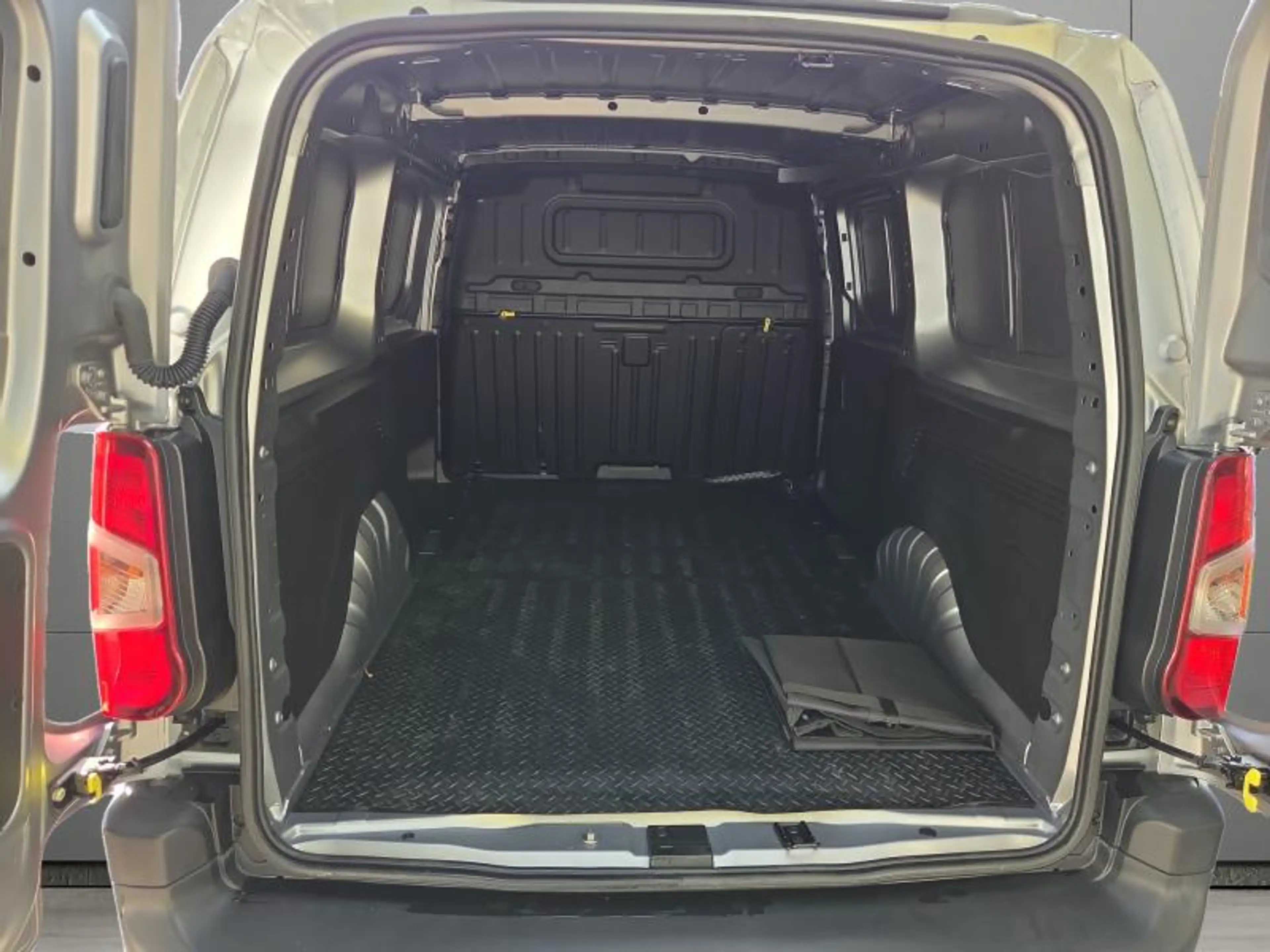 Opel Combo 1.5 131cv Gris 10/23 42854km ! Clim GPS Bluetooth — photo 6