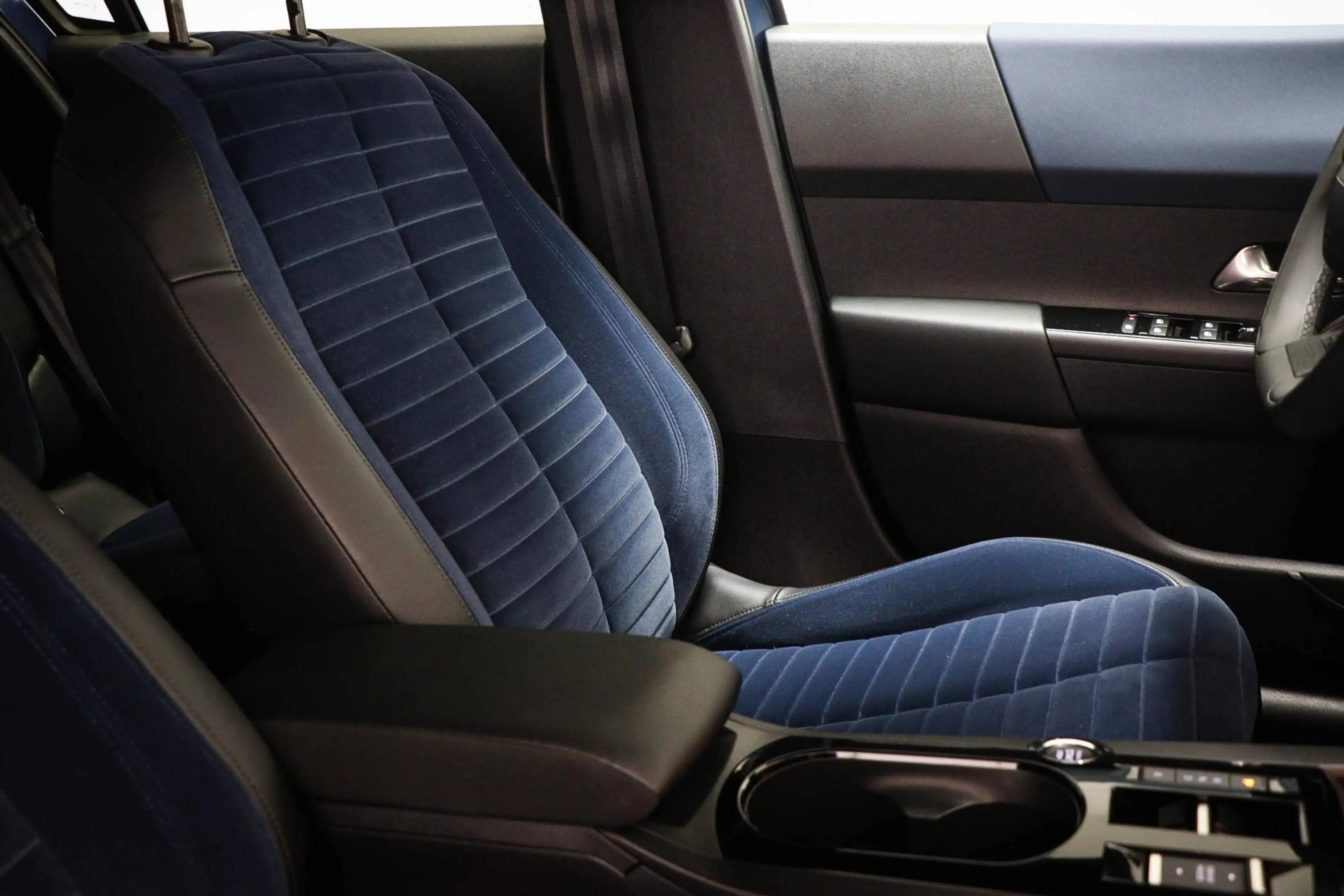 Lancia Ypsilon Edizione Cassina Limitata 51 kWh | NAVIGATIE | MAS — photo 12