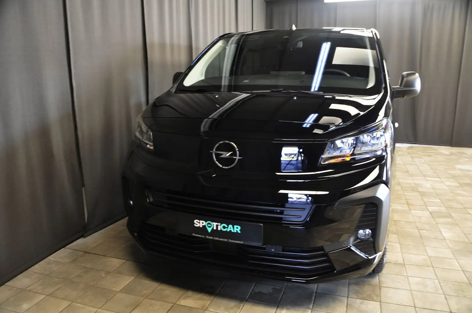 Opel Vivaro Lichte vracht - 5 personen - 2
