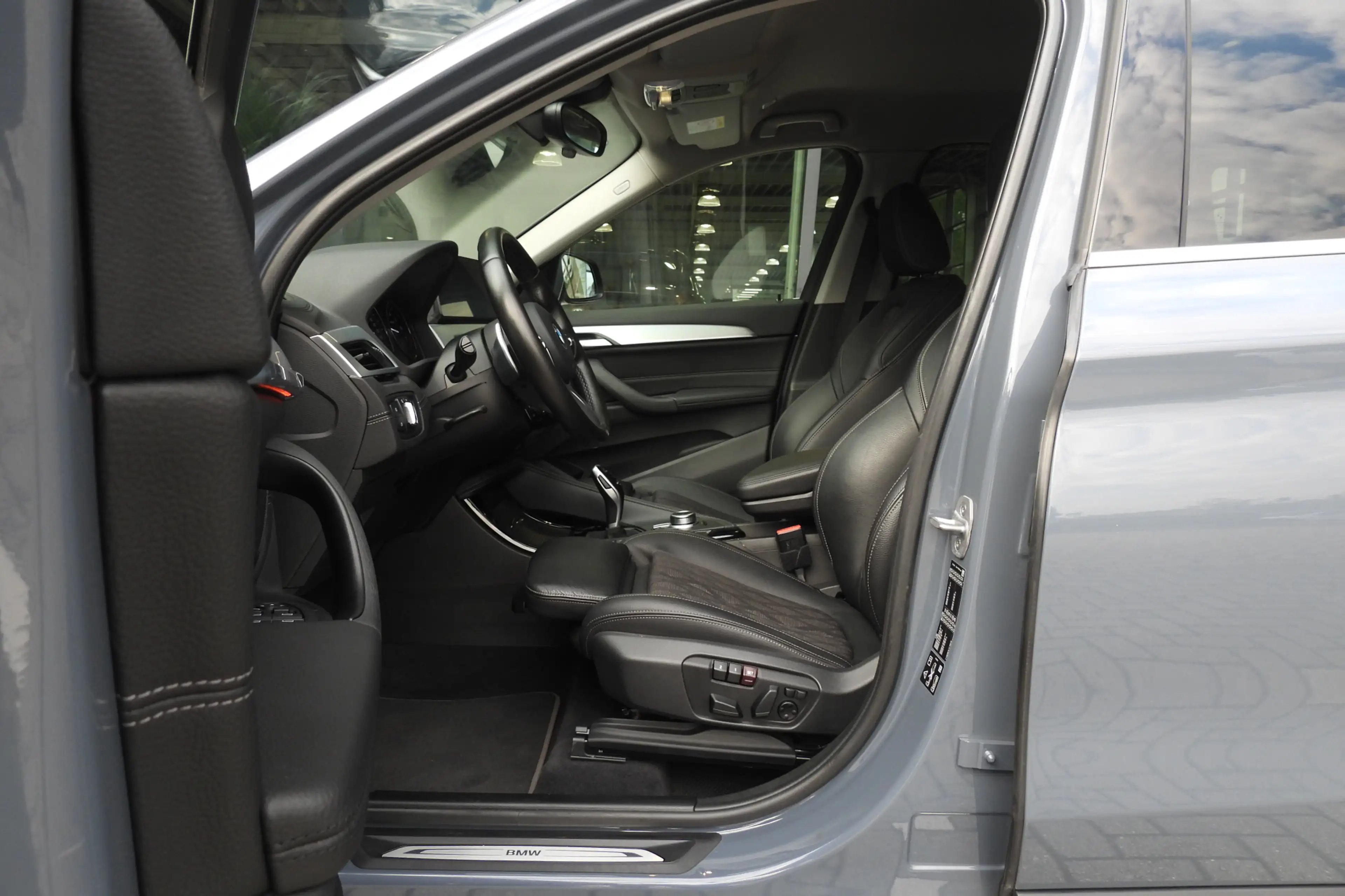 BMW X1 xDrive20i xLine Automaat / Trekhaak / Sportstoelen — photo 13