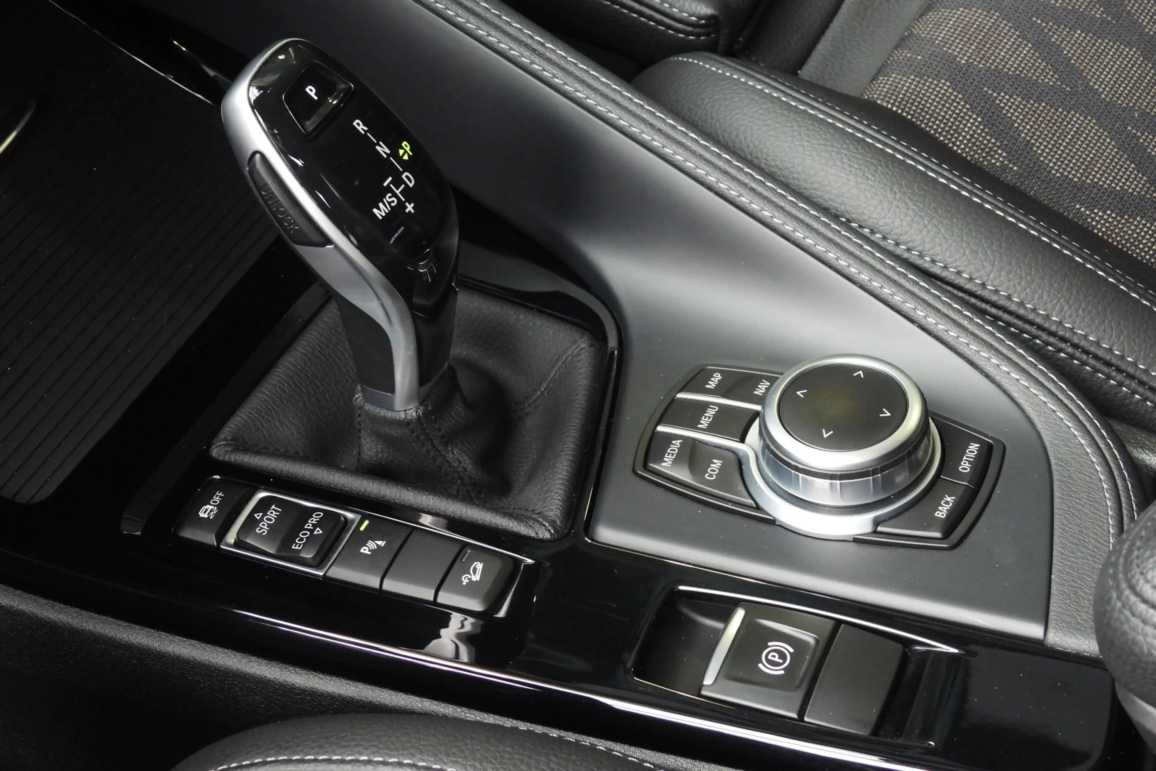 BMW X1 xDrive20i xLine Automaat / Trekhaak / Sportstoelen — photo 12