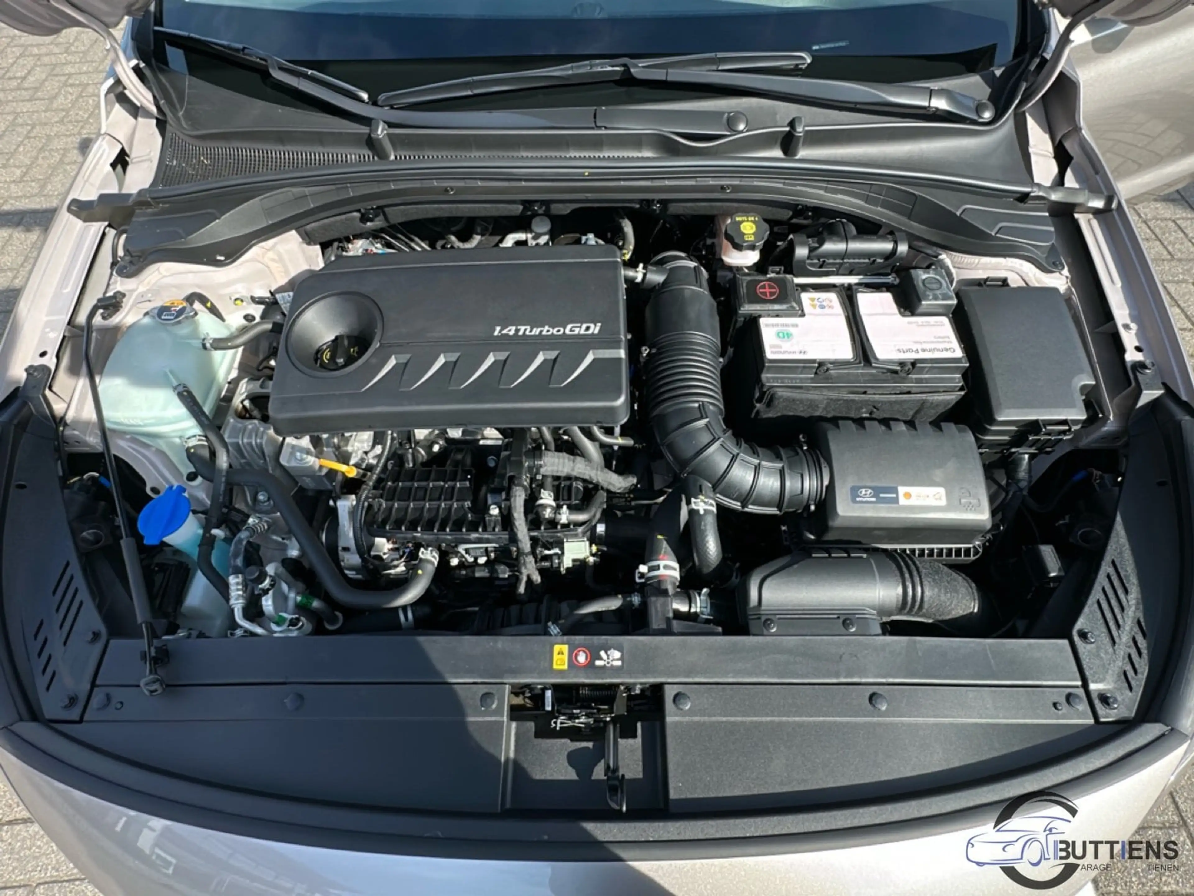 Hyundai i30 T-GDi Luxury Launch Edition — photo 9