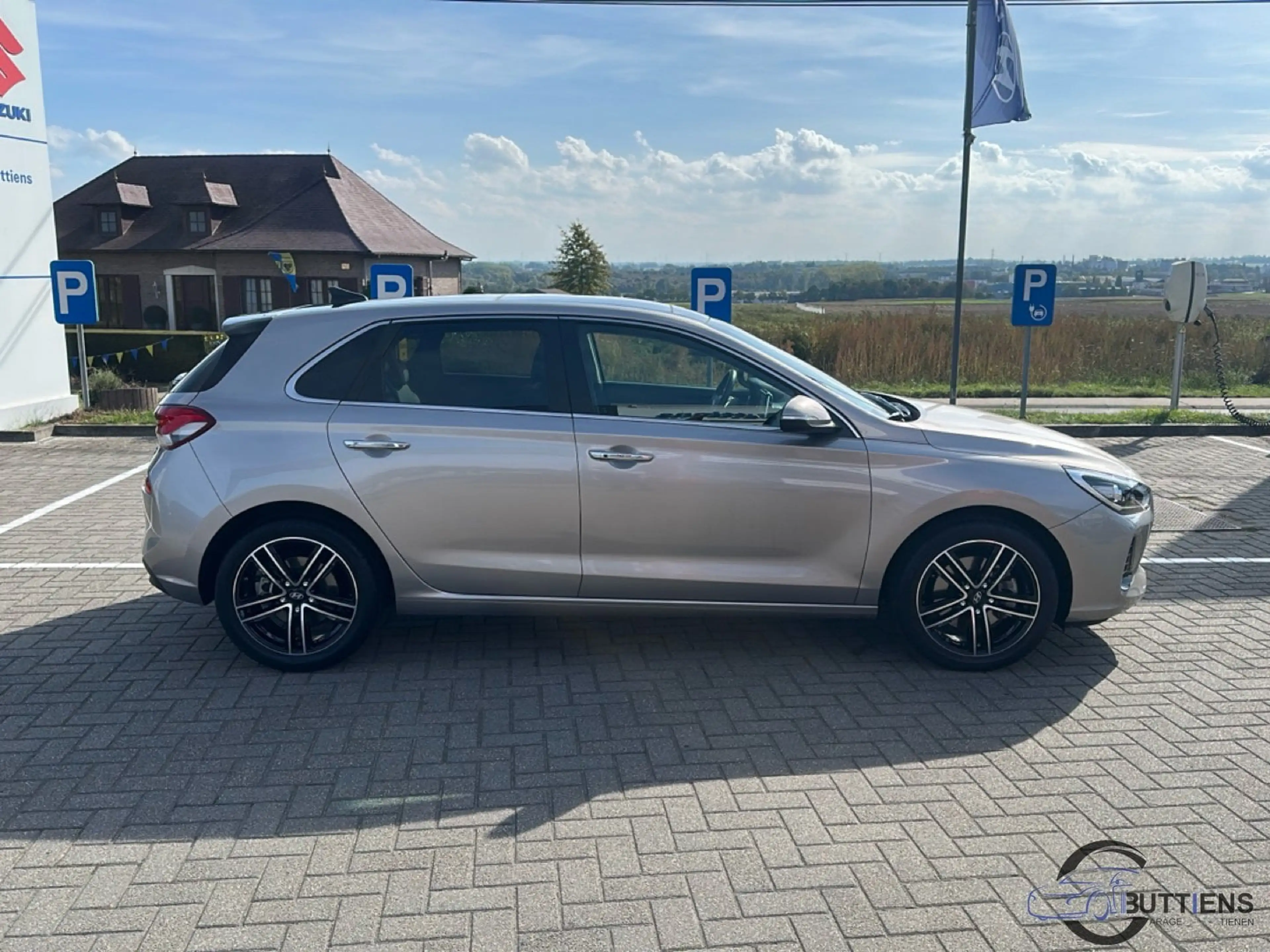 Hyundai i30 T-GDi Luxury Launch Edition — photo 6
