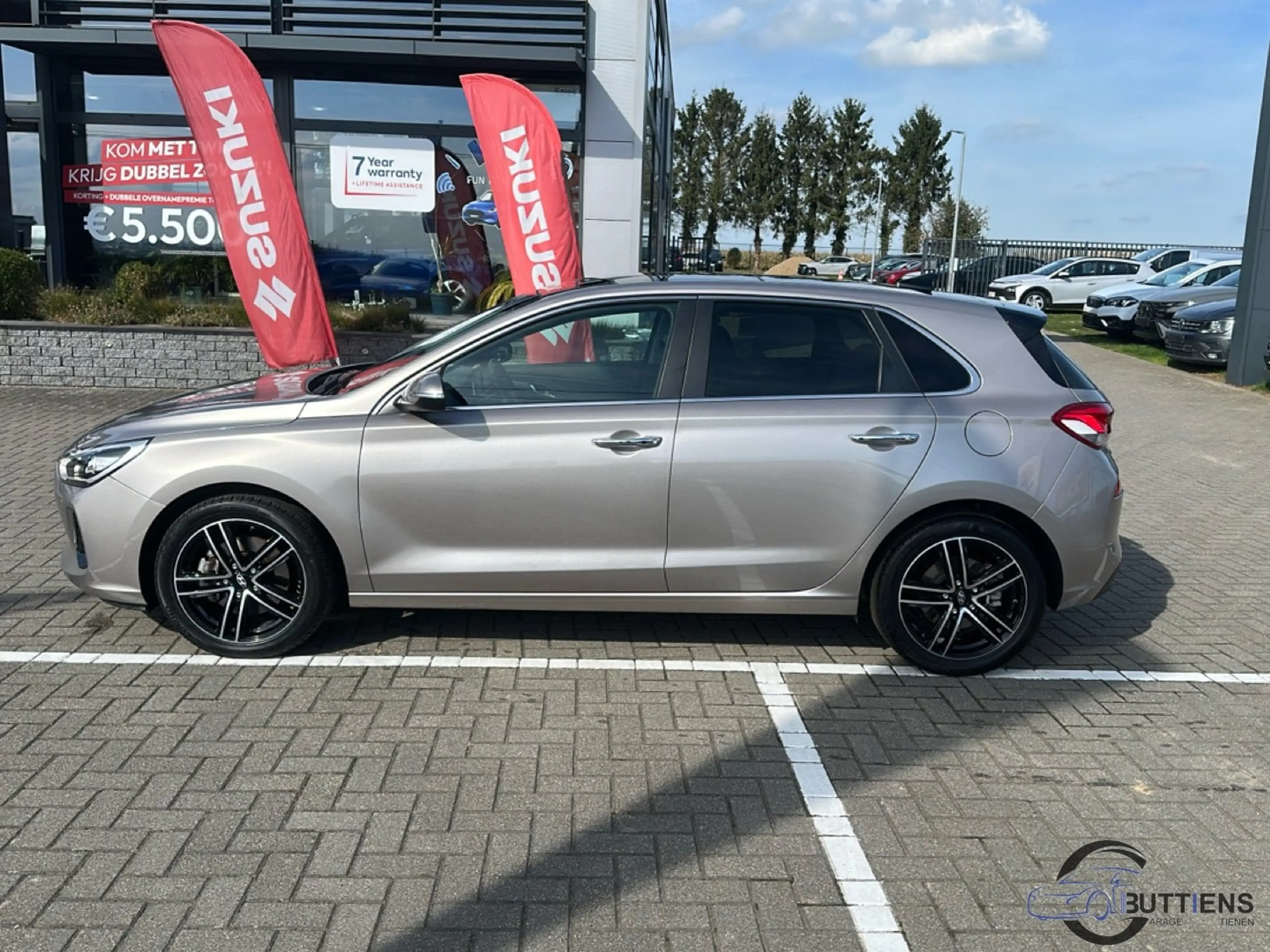 Hyundai i30 T-GDi Luxury Launch Edition — photo 2