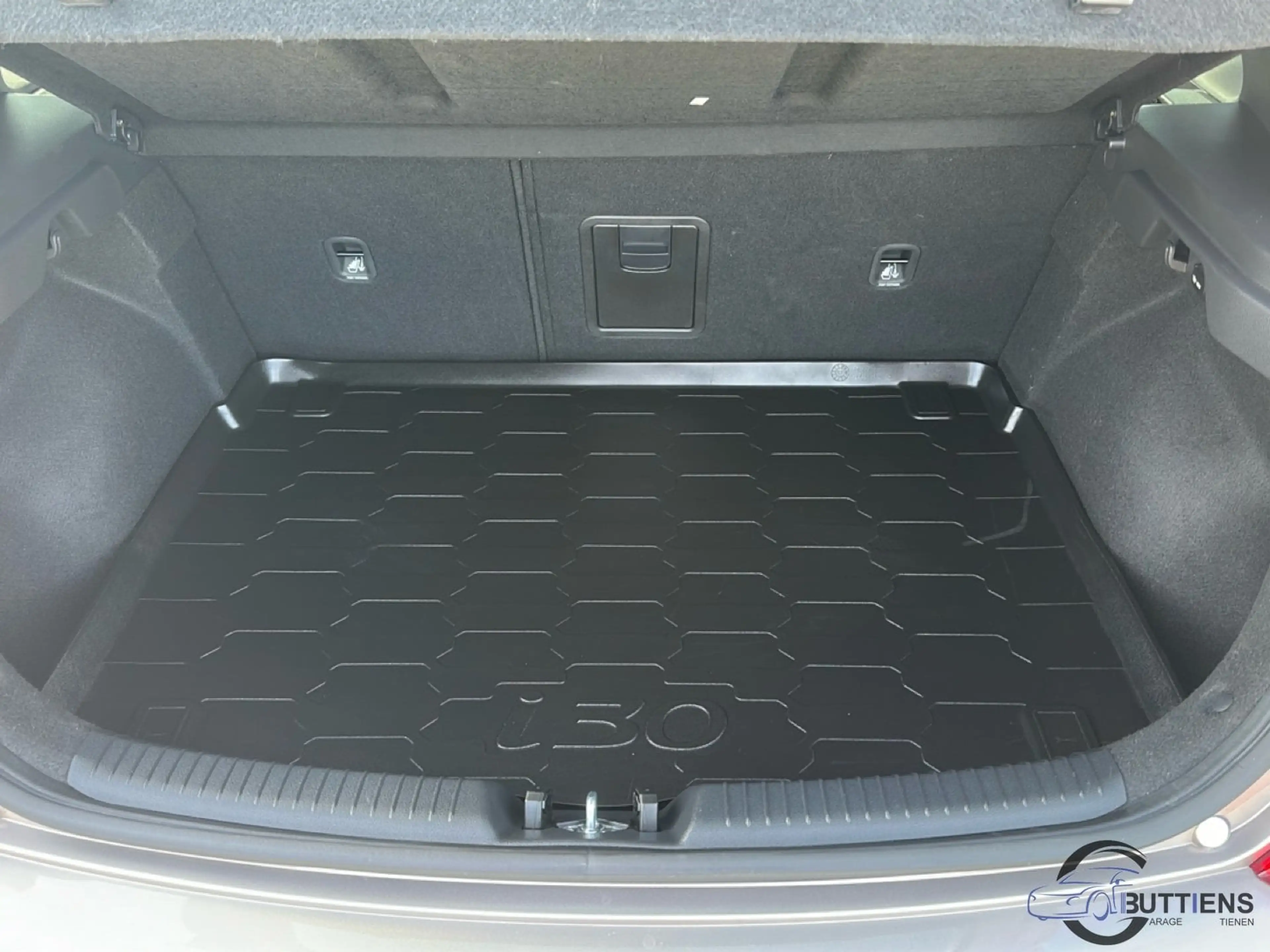 Hyundai i30 T-GDi Luxury Launch Edition — photo 10