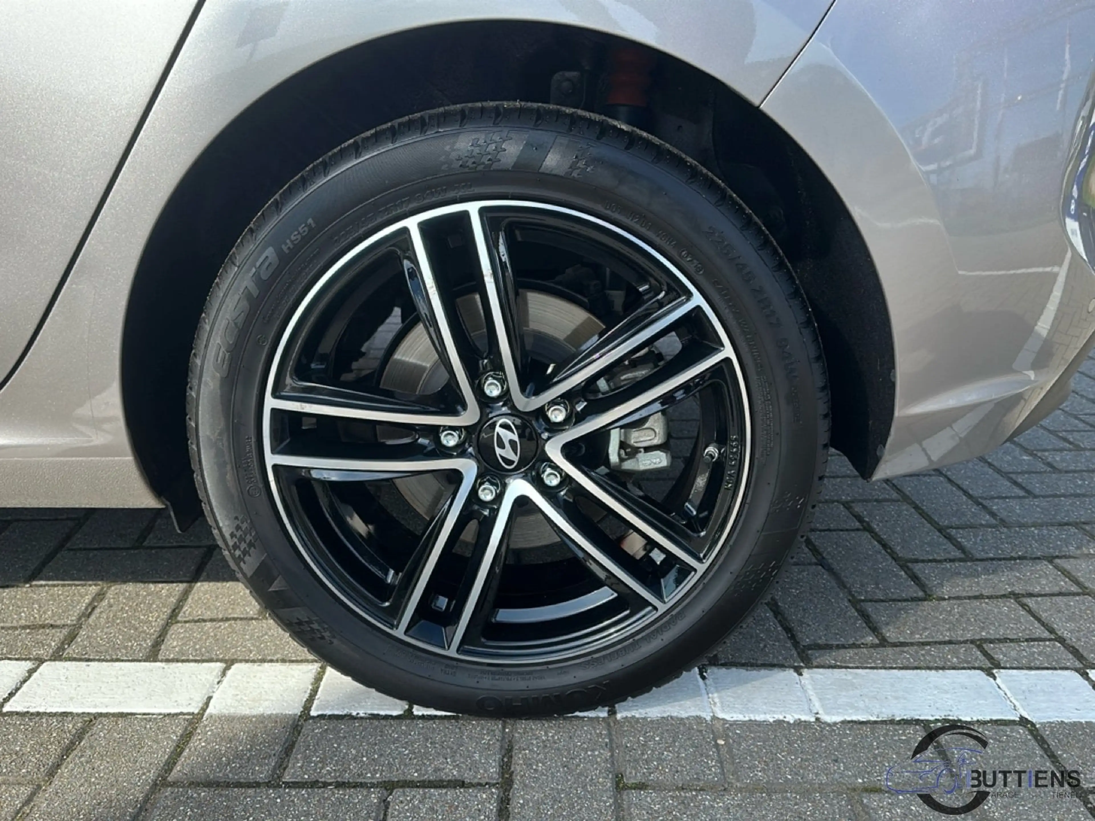 Hyundai i30 T-GDi Luxury Launch Edition — photo 11