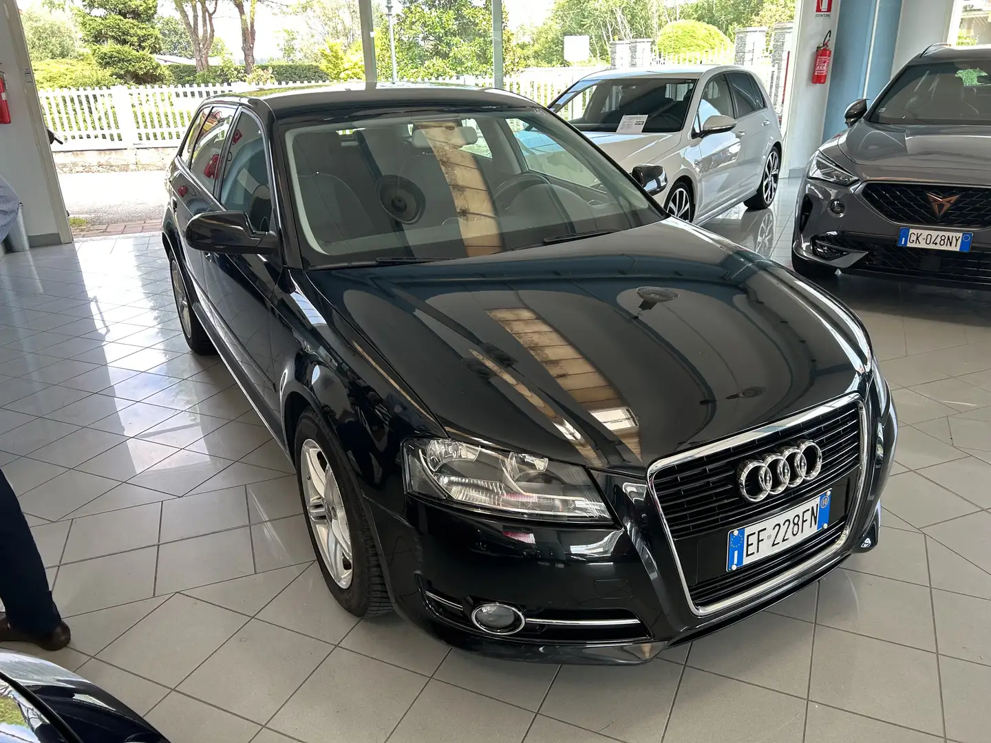 Audi A3 A3 Sportback Sportback 1.6 tdi Young Edition Czarny - 2
