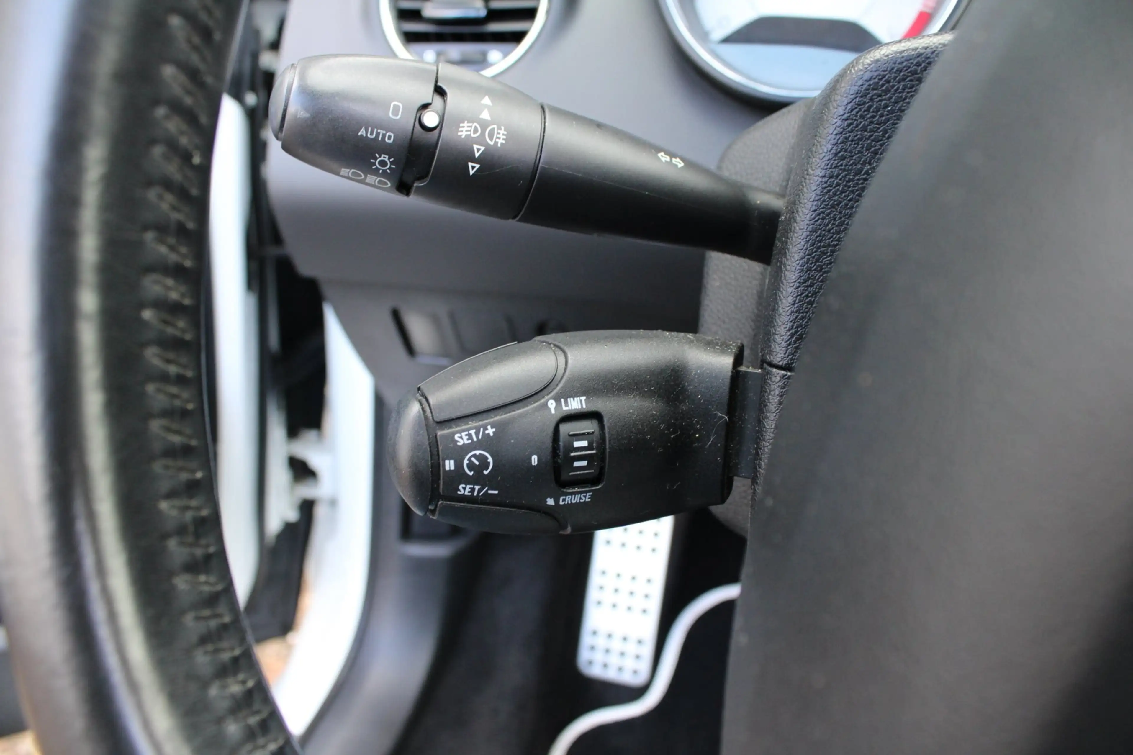 Peugeot 308 CC 1.6 THP Roland Garros — photo 26