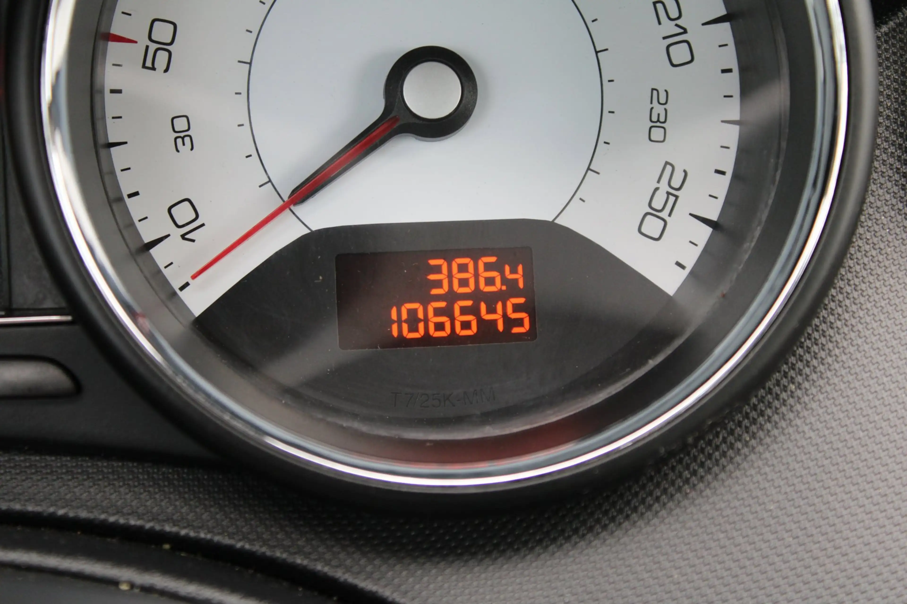 Peugeot 308 CC 1.6 THP Roland Garros — photo 38