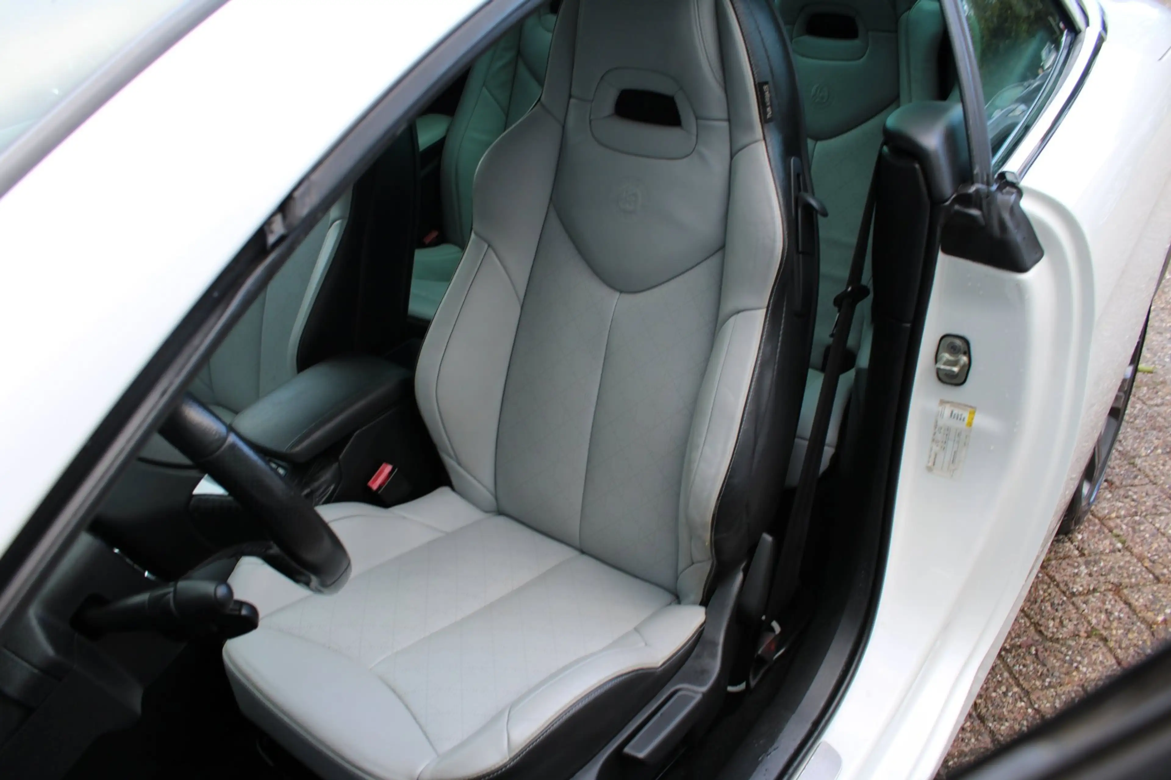 Peugeot 308 CC 1.6 THP Roland Garros — photo 17