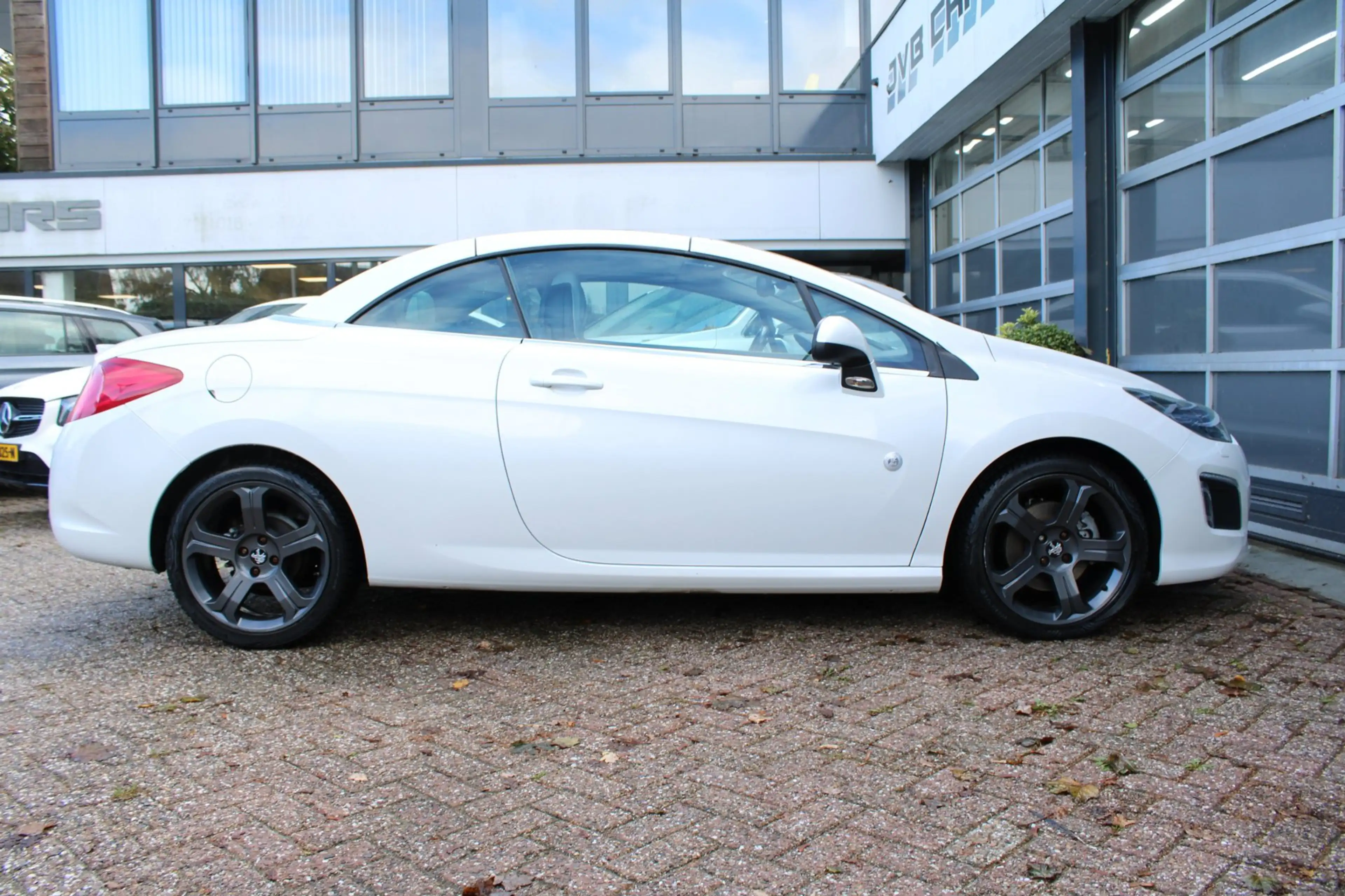Peugeot 308 CC 1.6 THP Roland Garros — photo 10