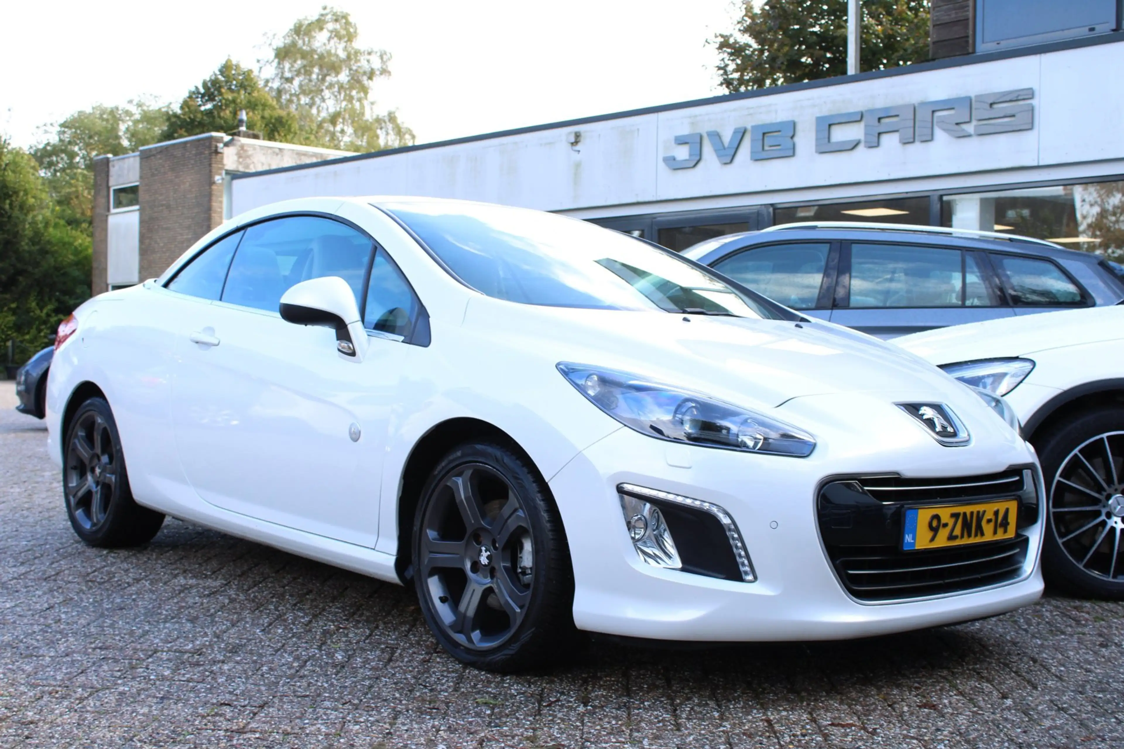 Peugeot 308 CC 1.6 THP Roland Garros — photo 5