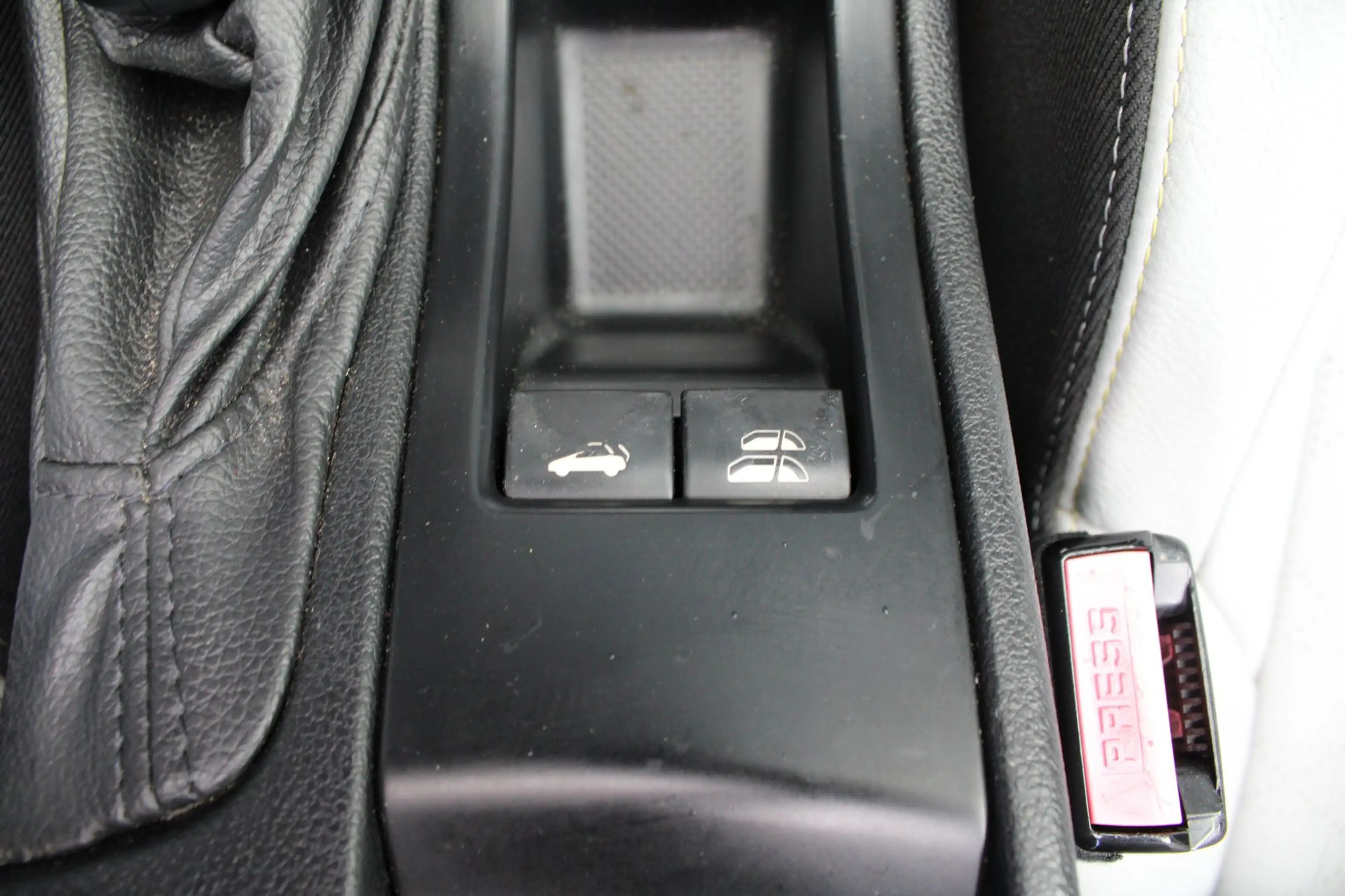 Peugeot 308 CC 1.6 THP Roland Garros — photo 29