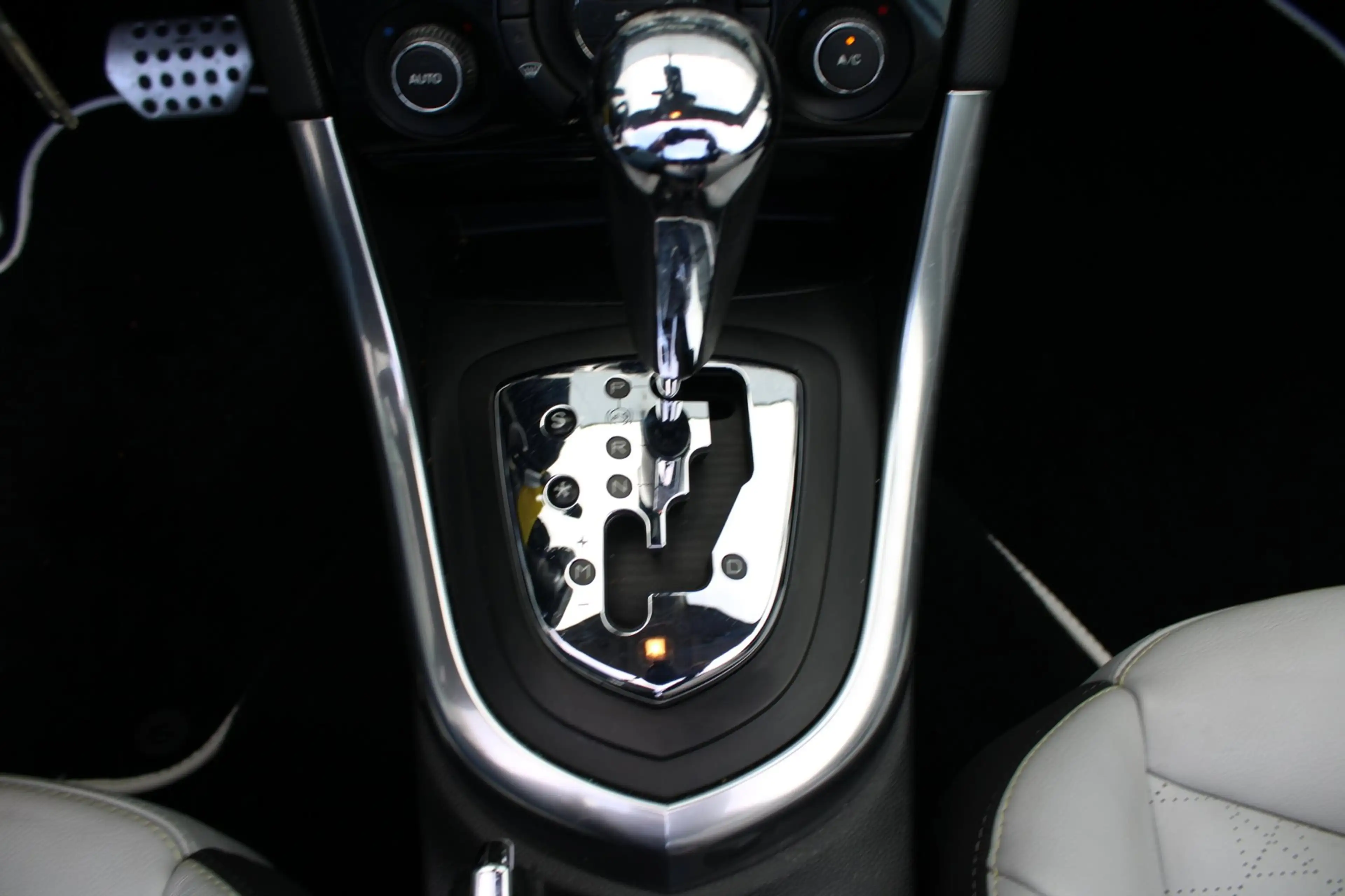 Peugeot 308 CC 1.6 THP Roland Garros — photo 30