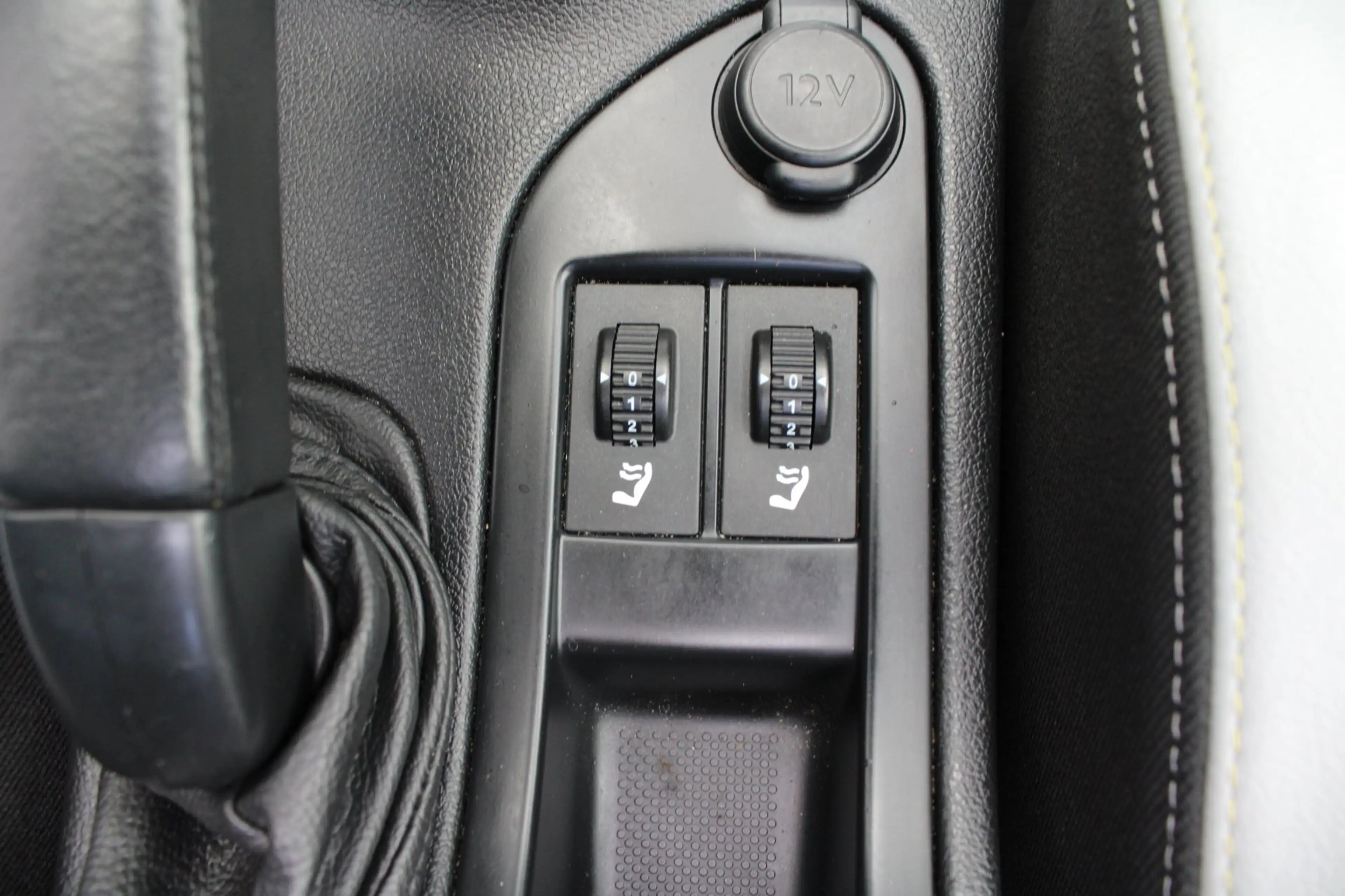 Peugeot 308 CC 1.6 THP Roland Garros — photo 28