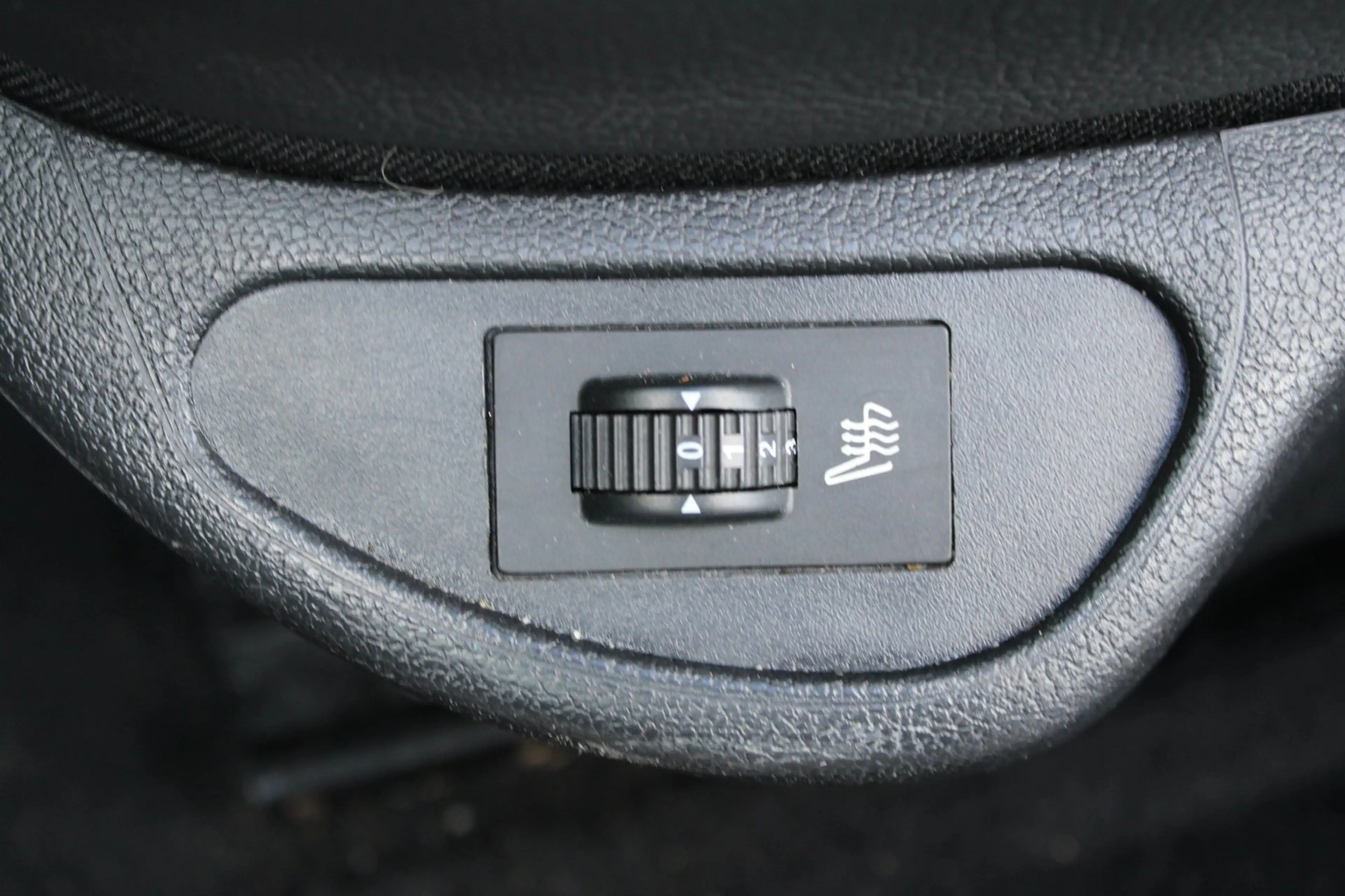 Peugeot 308 CC 1.6 THP Roland Garros — photo 22