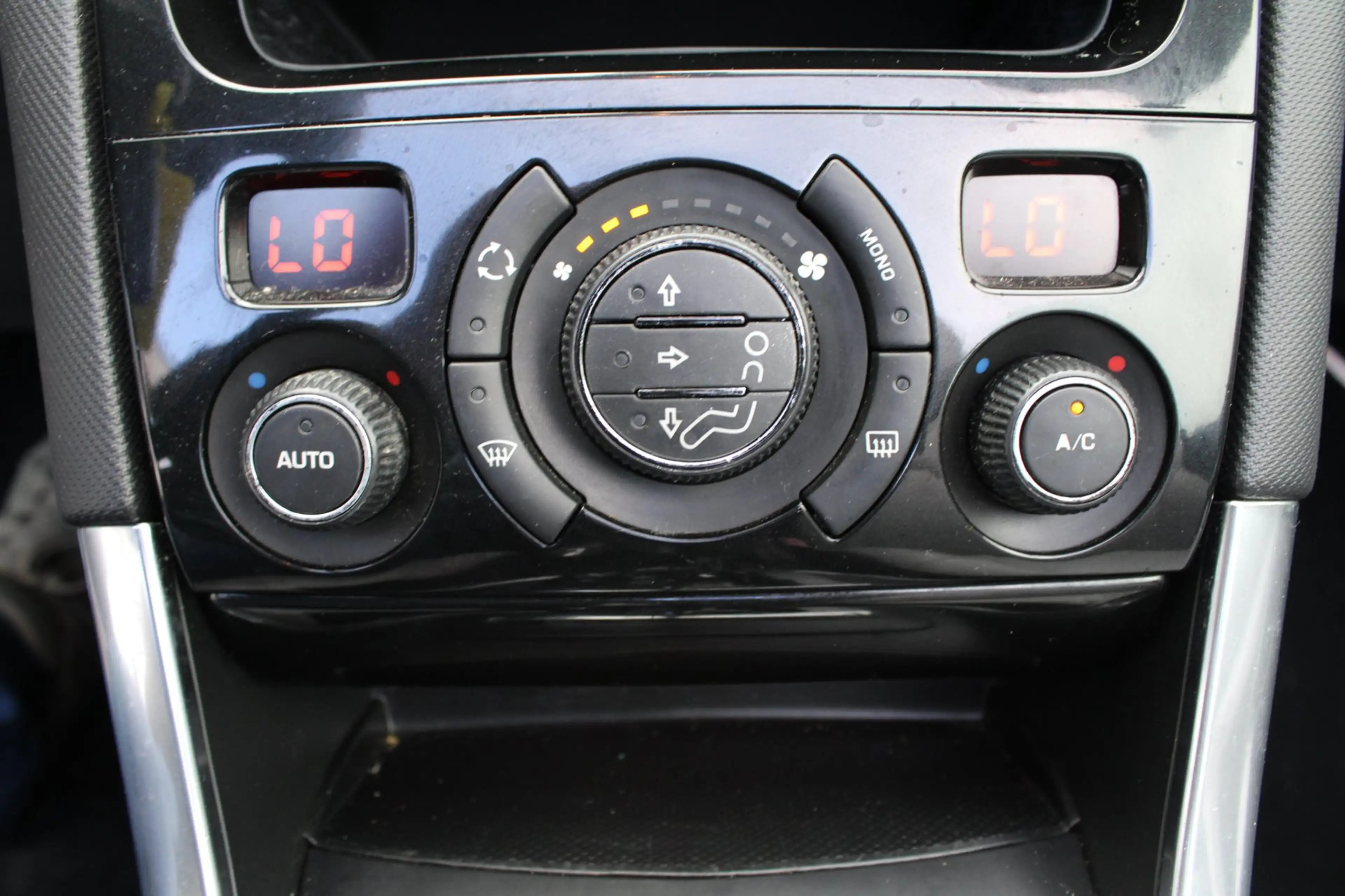 Peugeot 308 CC 1.6 THP Roland Garros — photo 31