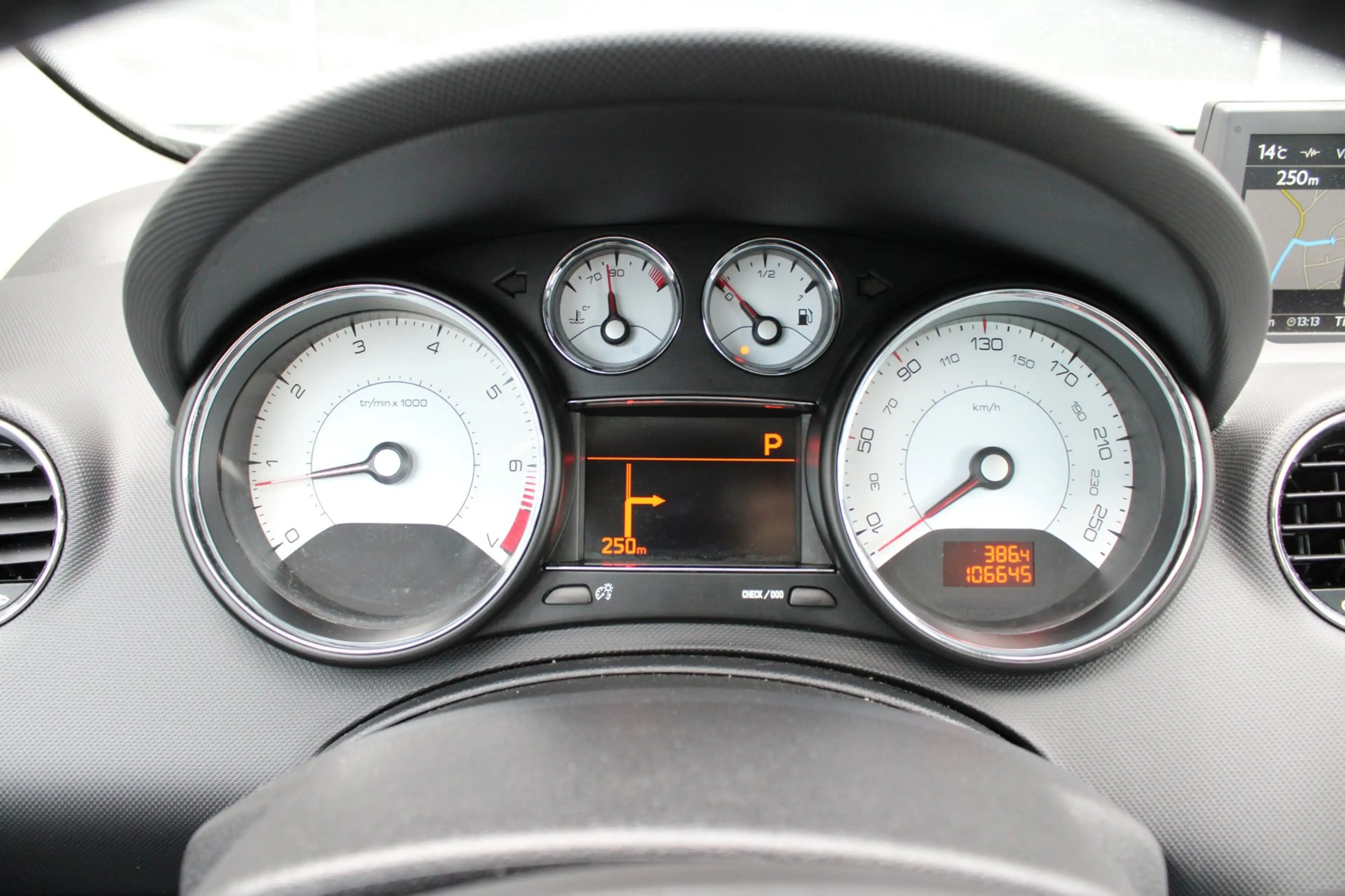 Peugeot 308 CC 1.6 THP Roland Garros — photo 37