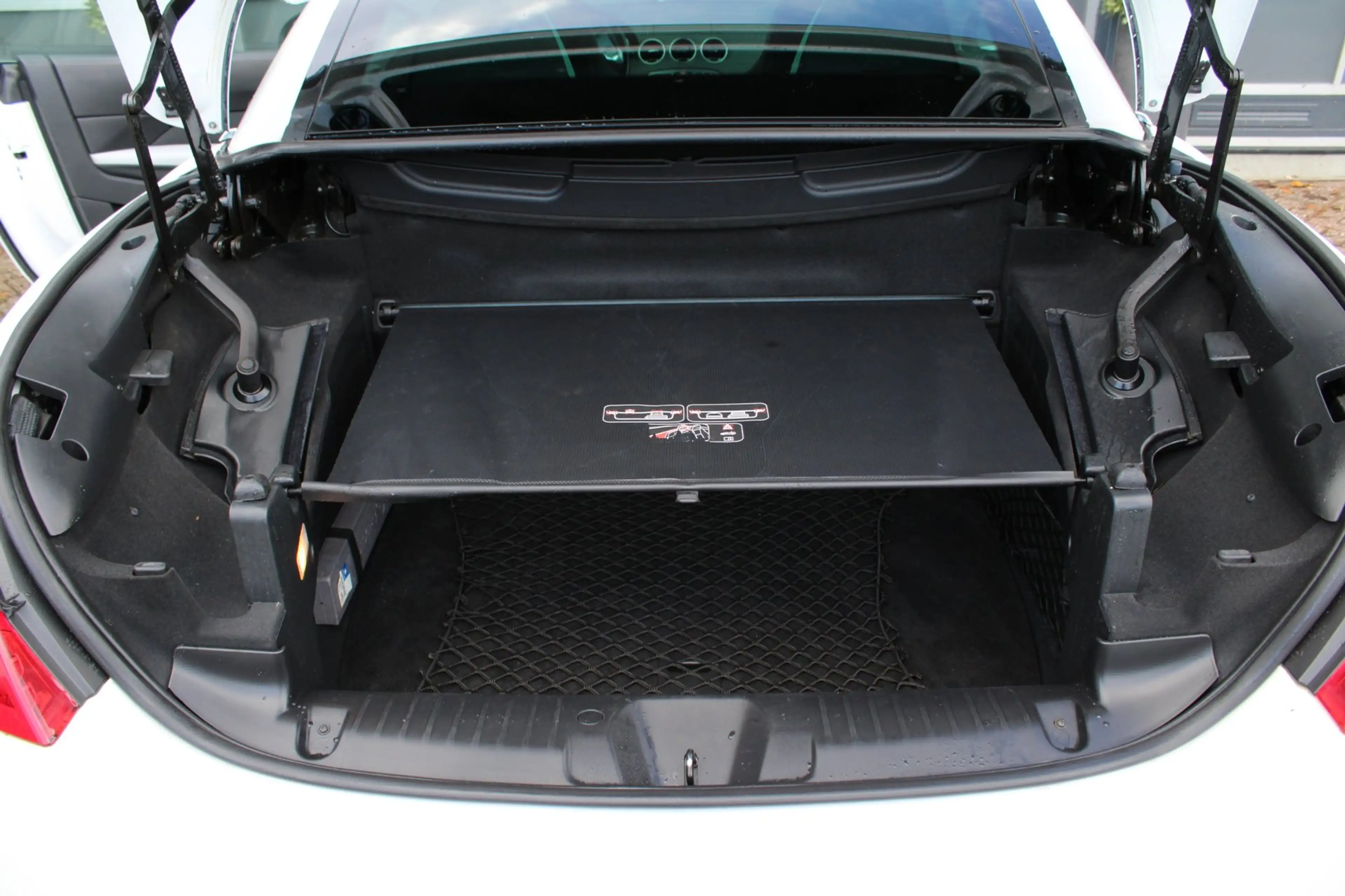 Peugeot 308 CC 1.6 THP Roland Garros — photo 19