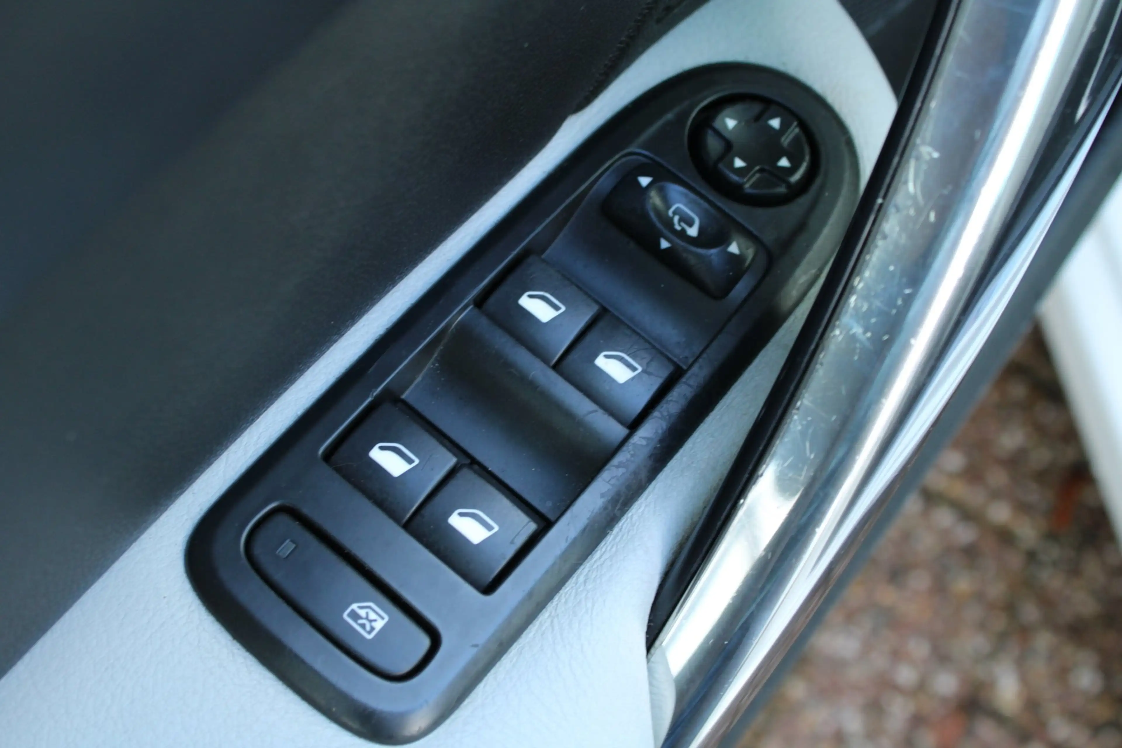 Peugeot 308 CC 1.6 THP Roland Garros — photo 21