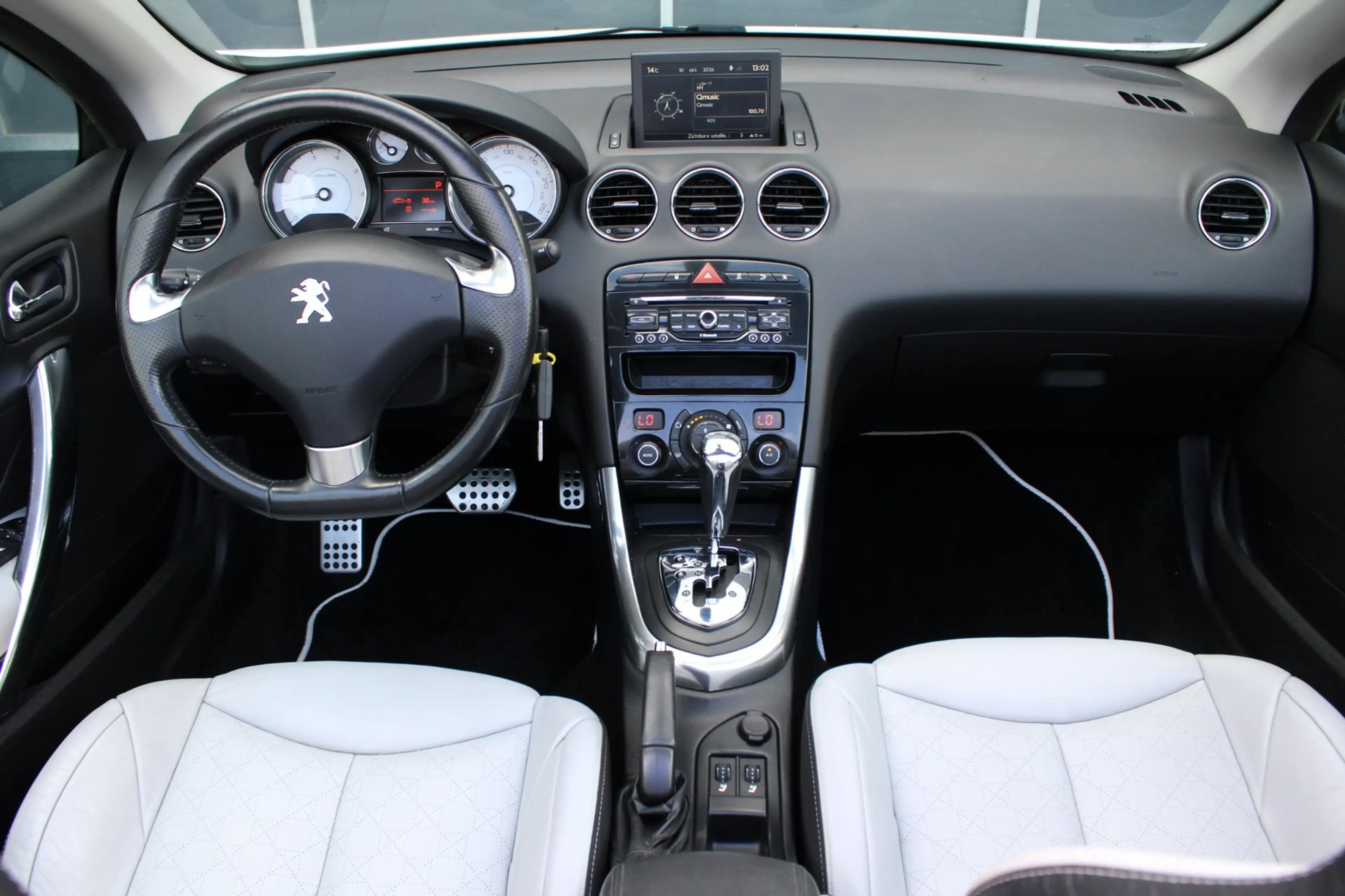 Peugeot 308 CC 1.6 THP Roland Garros — photo 2