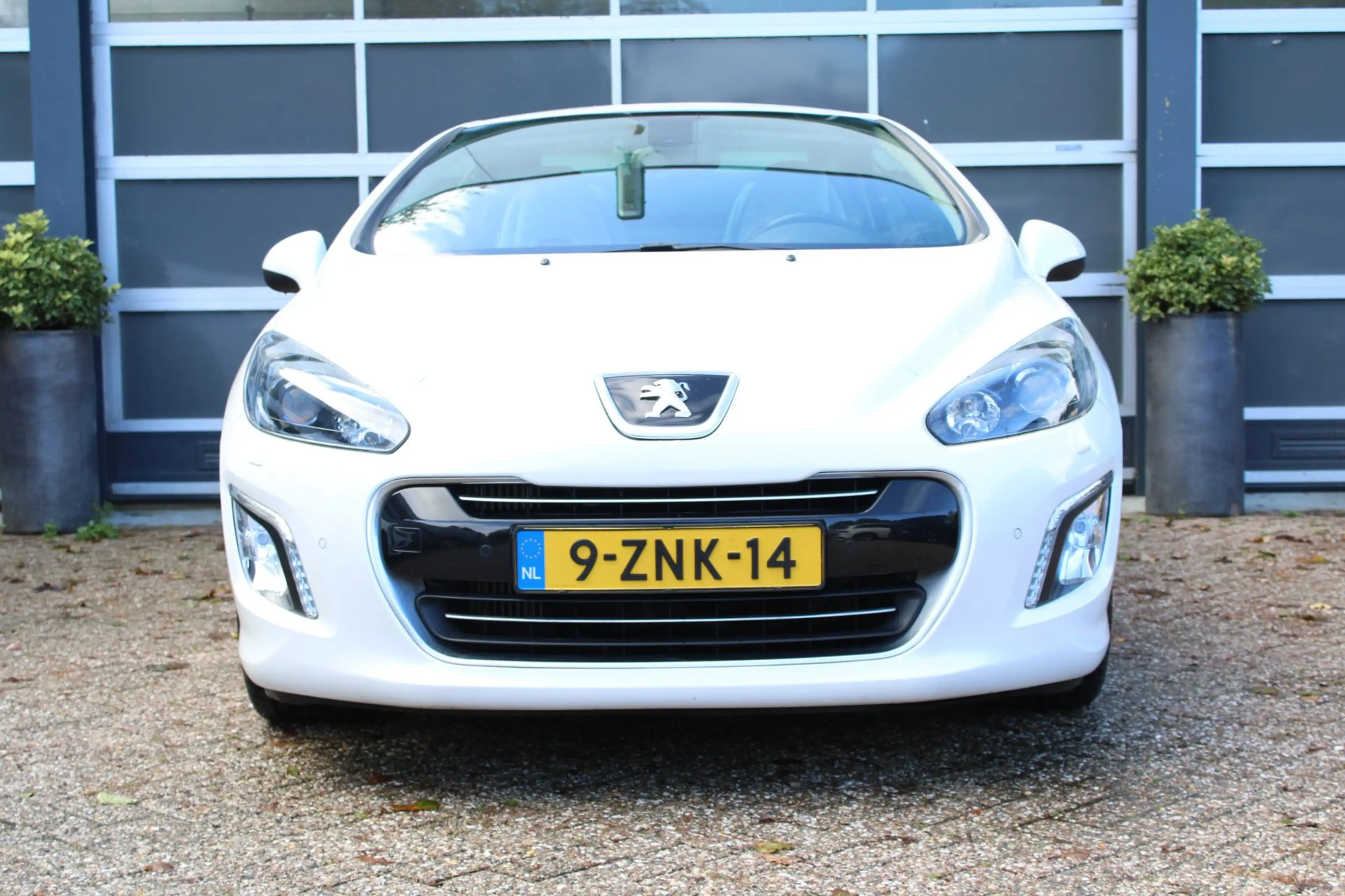 Peugeot 308 CC 1.6 THP Roland Garros — photo 3