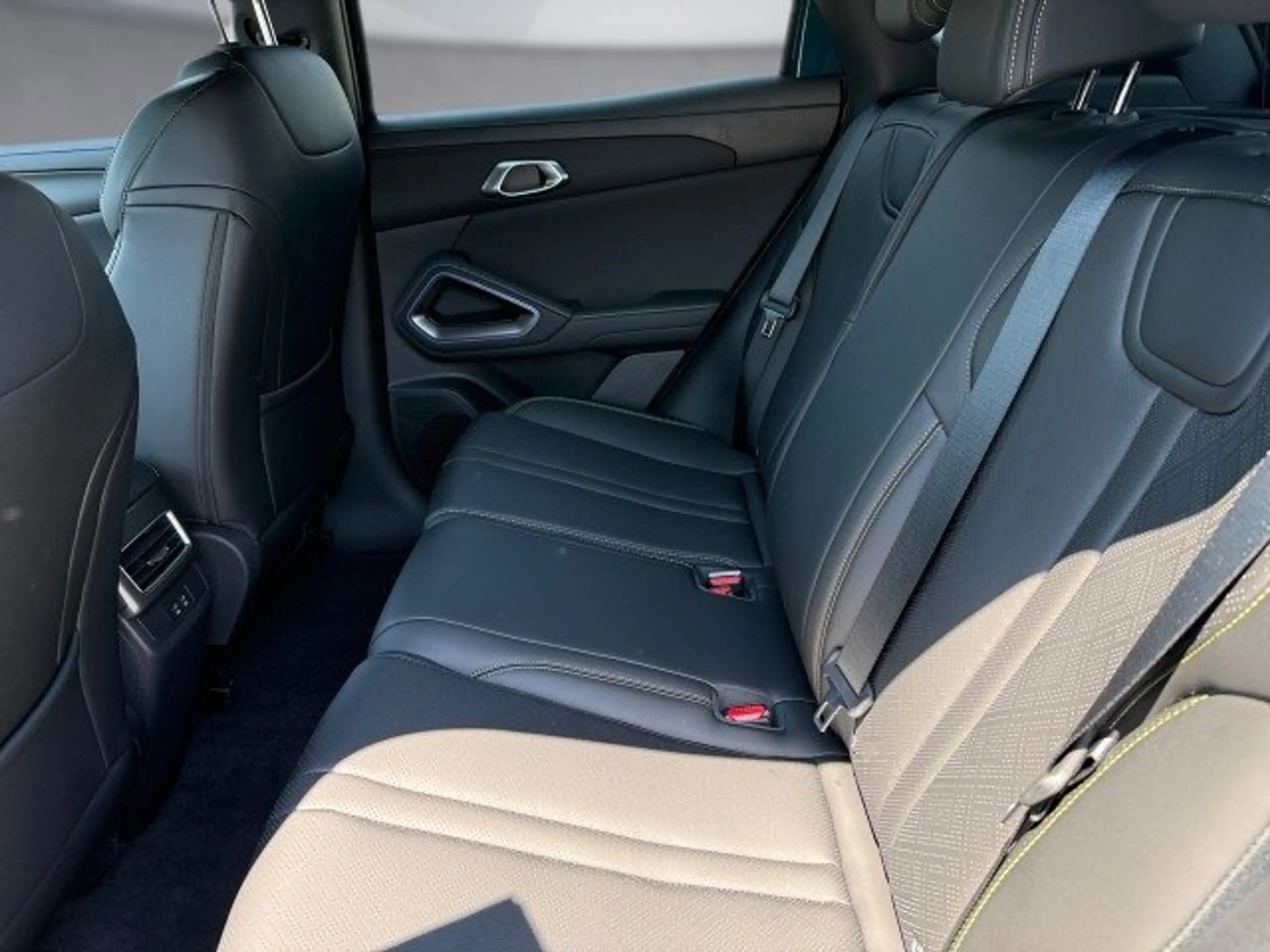 BYD Atto 2 DM-i Boost — photo 12