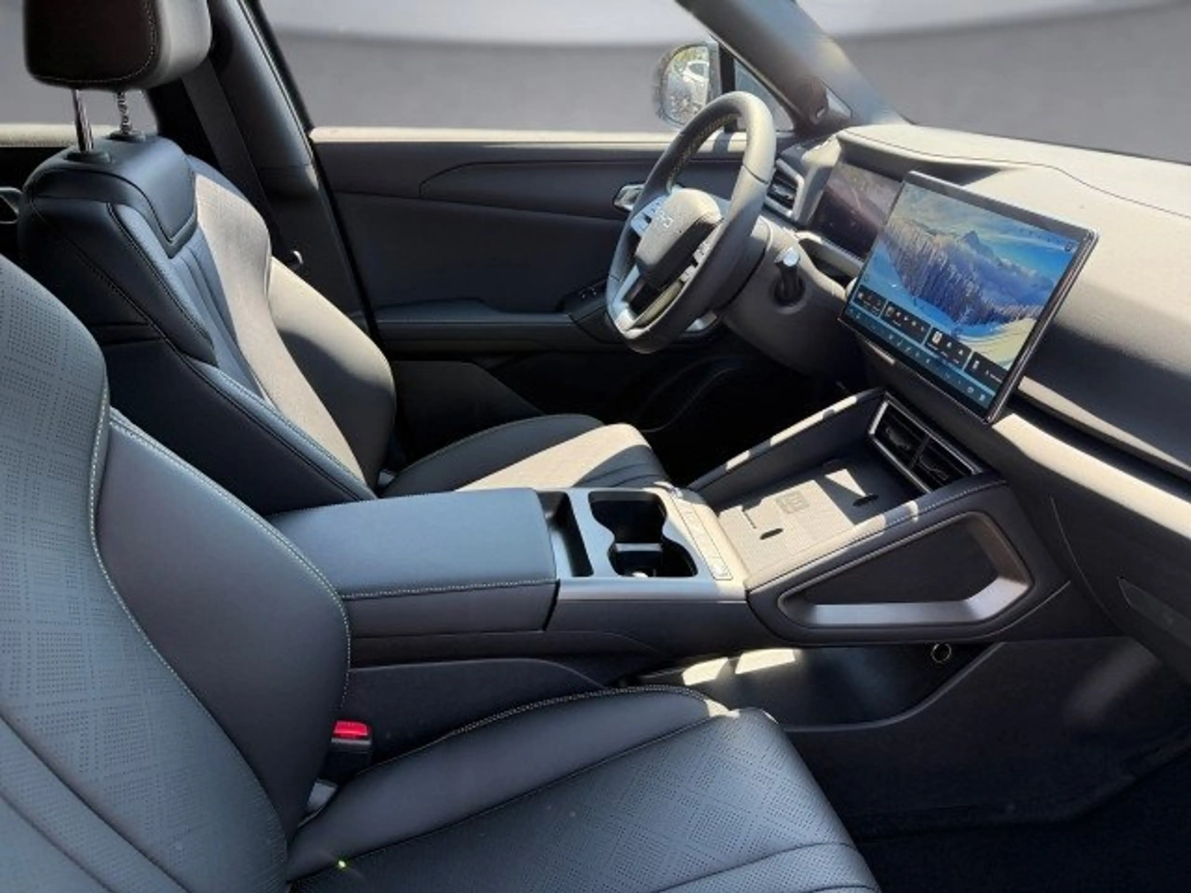 BYD Atto 2 DM-i Boost — photo 11