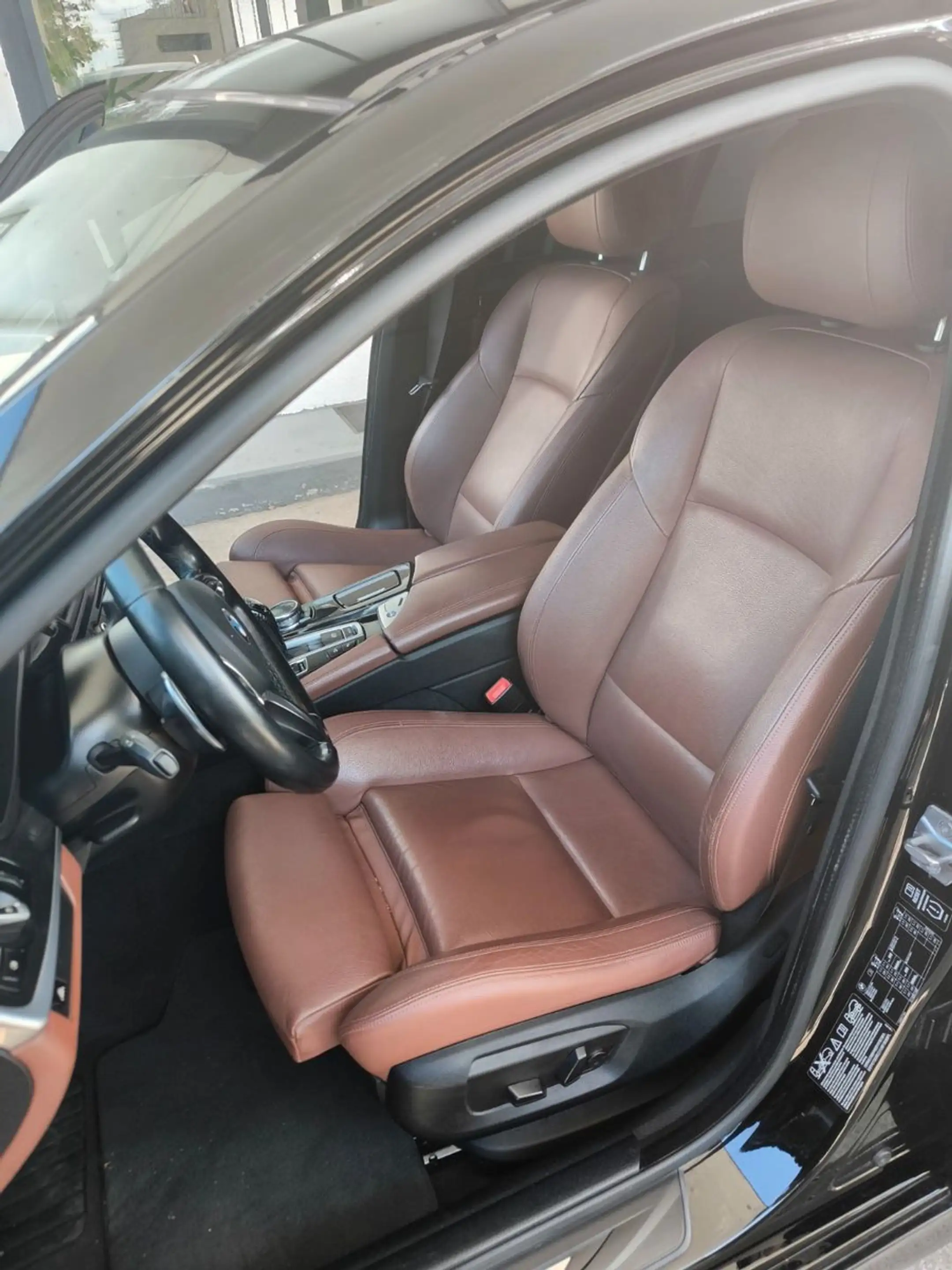 BMW 525 d xDrive — photo 10