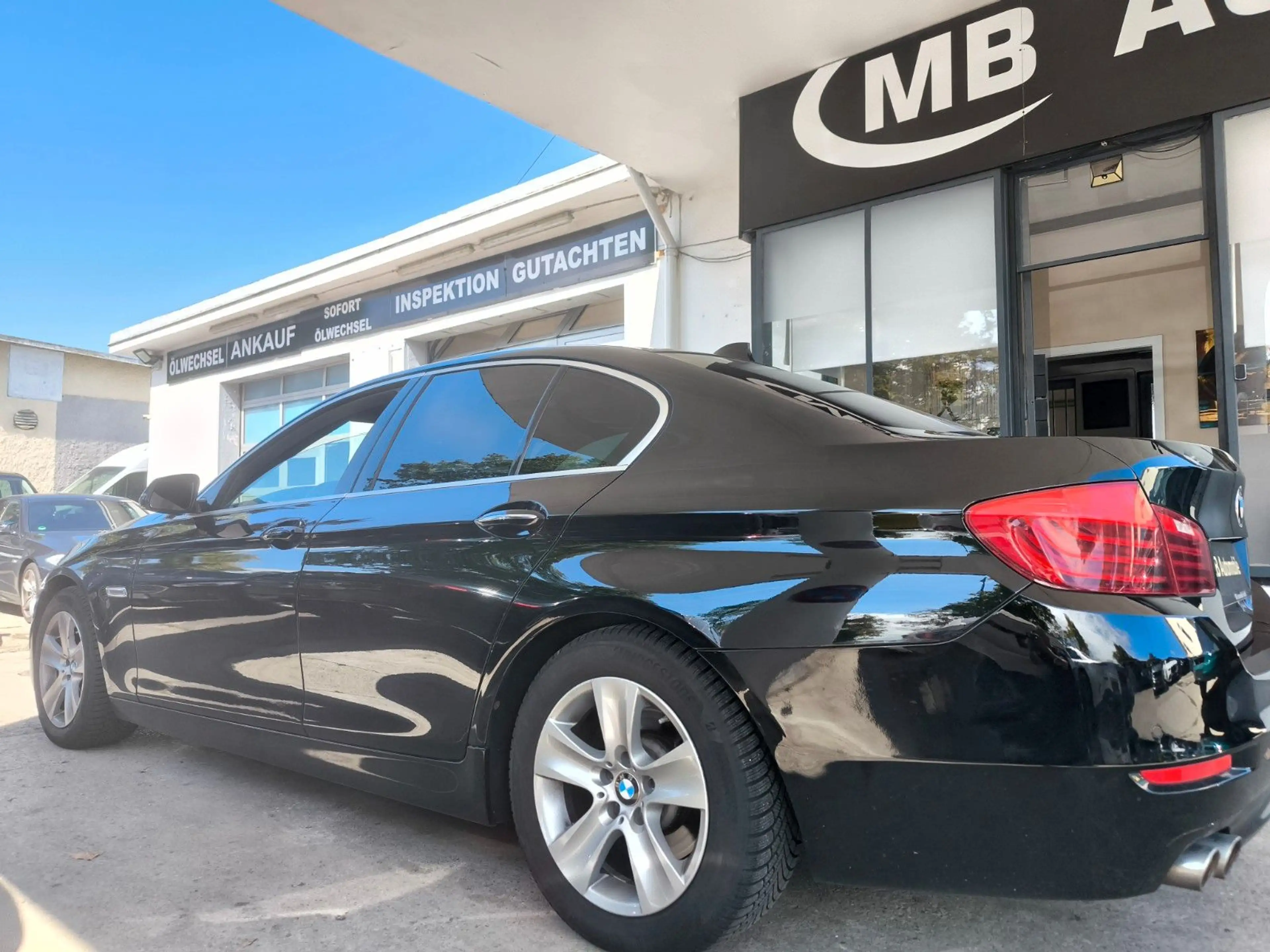BMW 525 d xDrive — photo 2