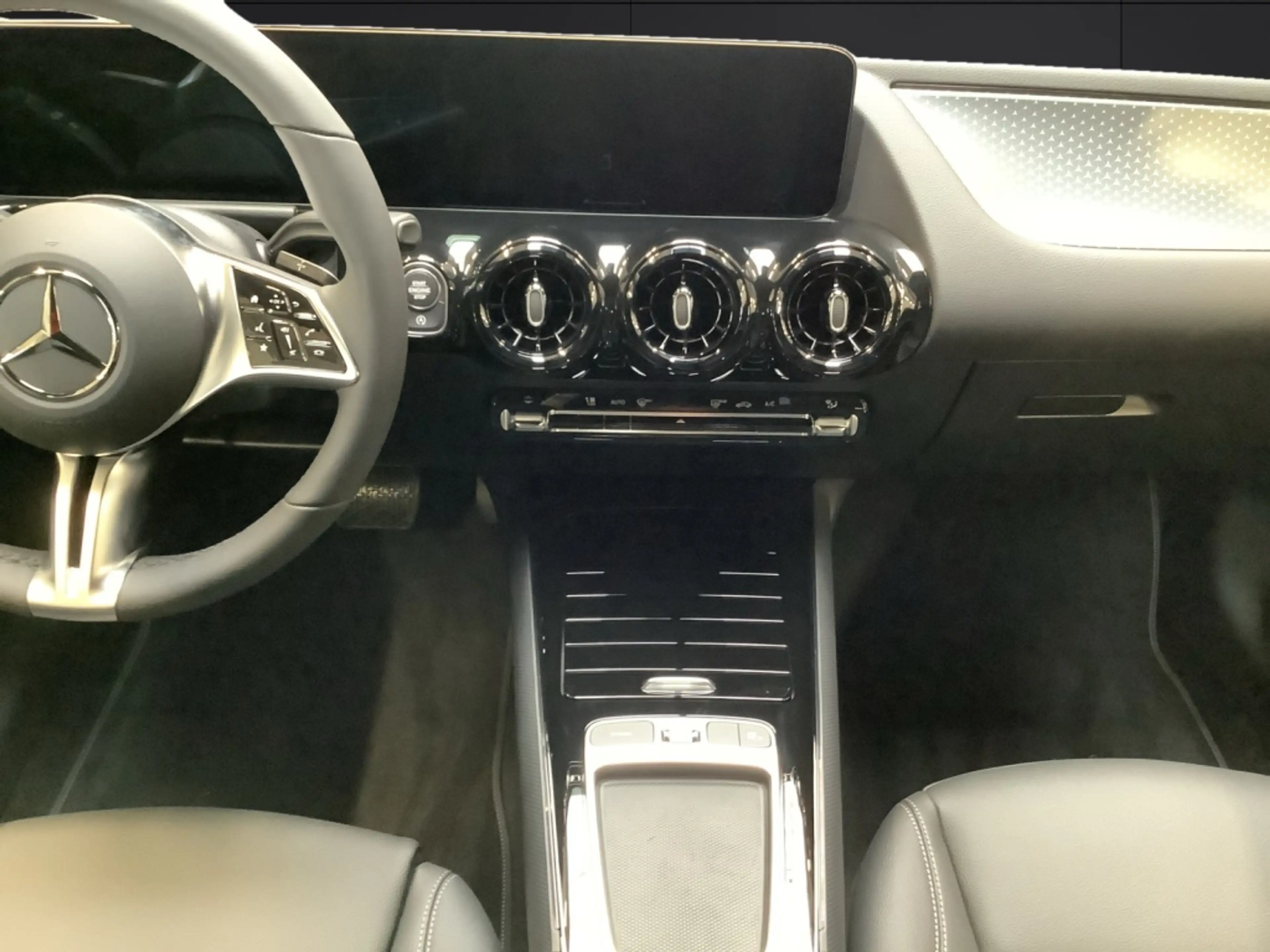 Mercedes-Benz GLA 180 d Advanced-Paket+17"LMR+KAMERA+MBUX+AHK — photo 7