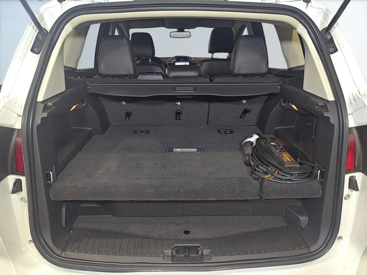 Ford C-Max Energi снимка Ford C-Max Energi
