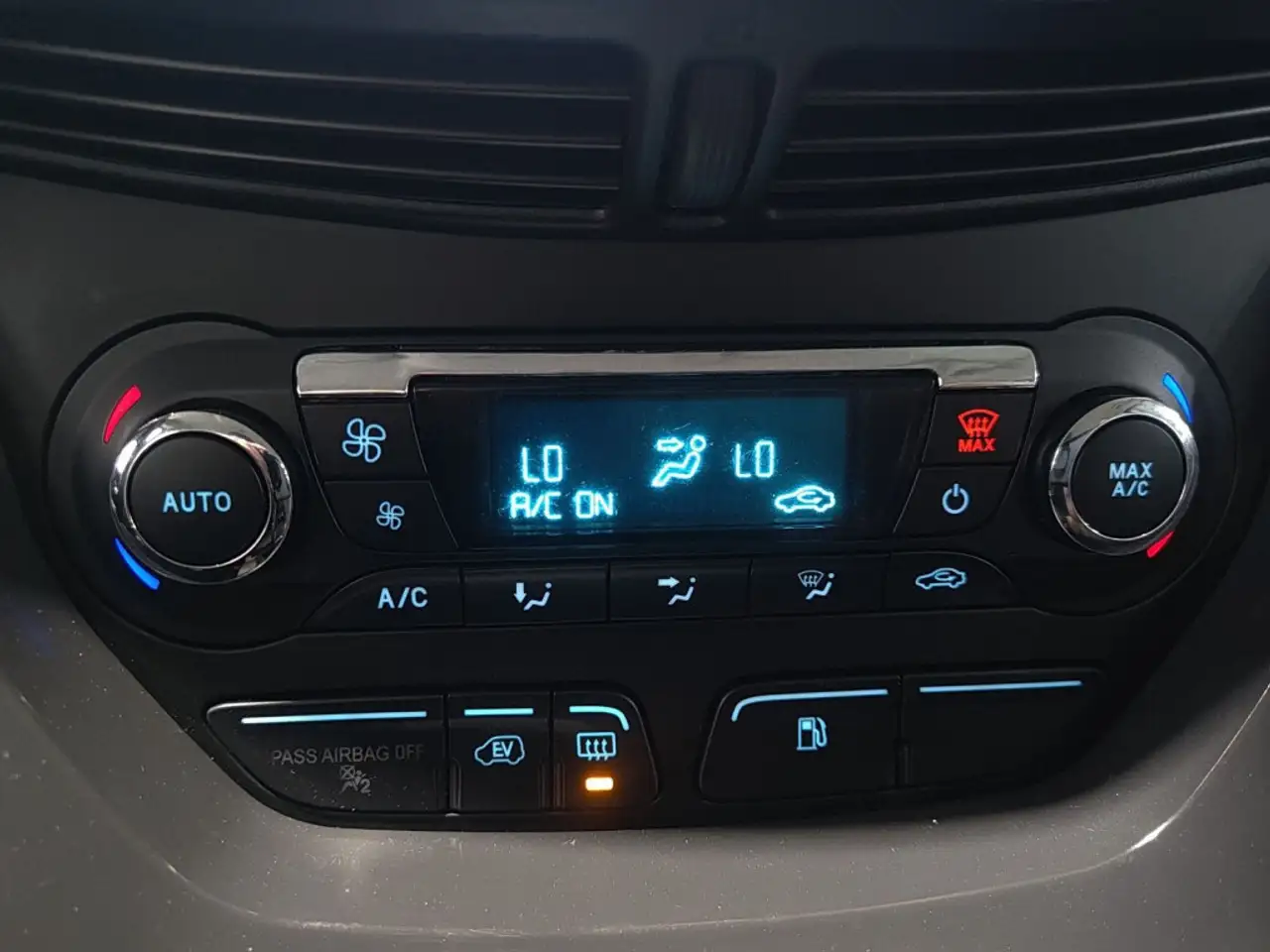 Ford C-Max Energi снимка Ford C-Max Energi