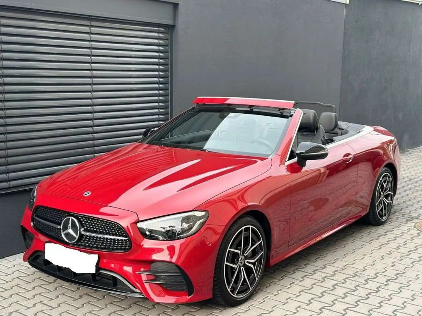 Mercedes-Benz E 200 Cabrio AMG Line Night designo Bleu - 1