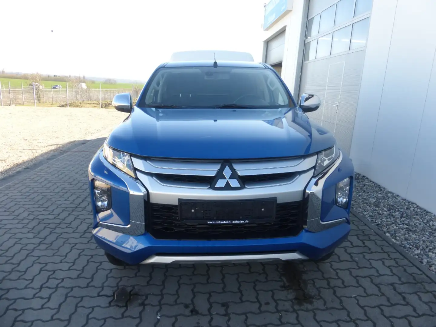 Mitsubishi L200 Club Cab PLUS 2.2 DI-D 4WD 6-Gang Albastru - 2