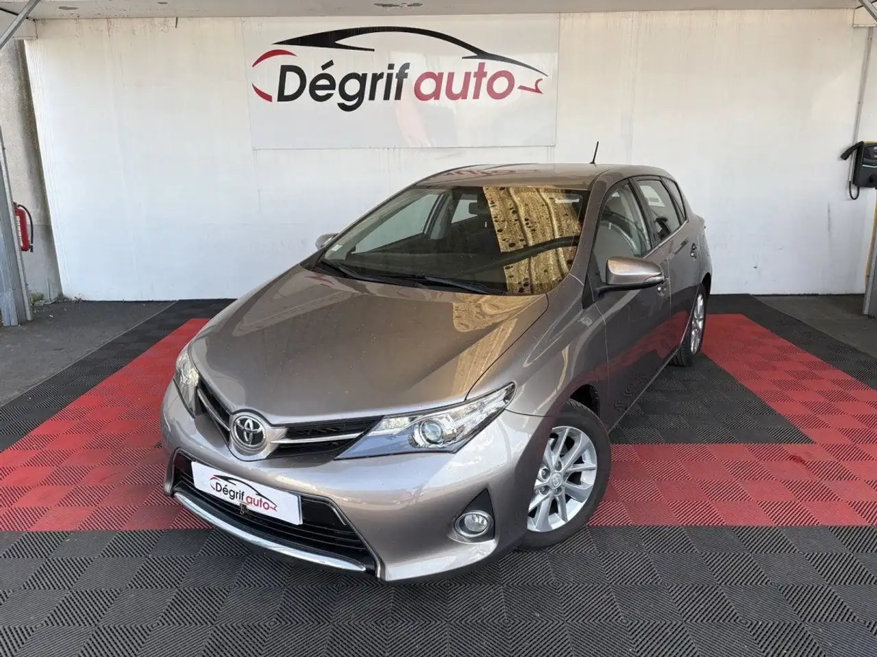 Toyota Auris 124 D-4D Style