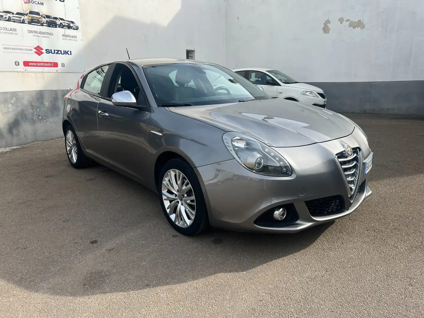 Alfa Romeo Giulietta Giulietta 1.6 jtdm 105CV Distinctive Gris - 2