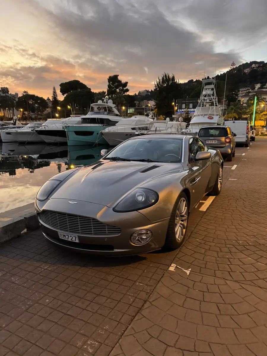 Aston Martin Coupe 6.0 V12