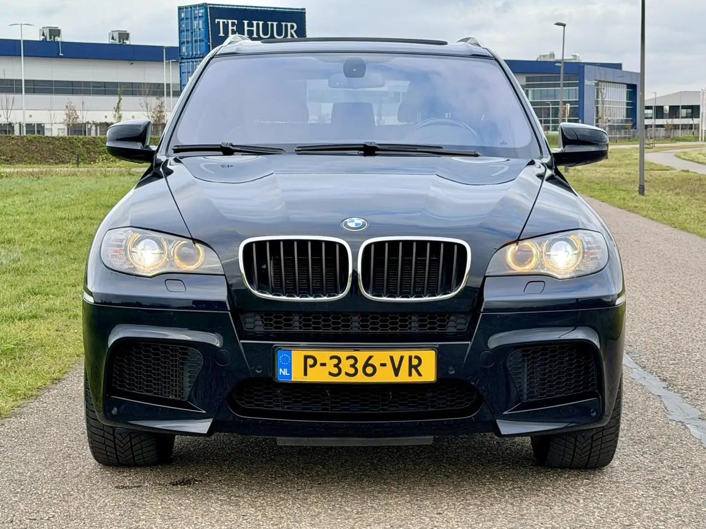BMW X5 4.4i M X5M 556 PK | Pano | Head-up | Youngtimer | Noir - 2
