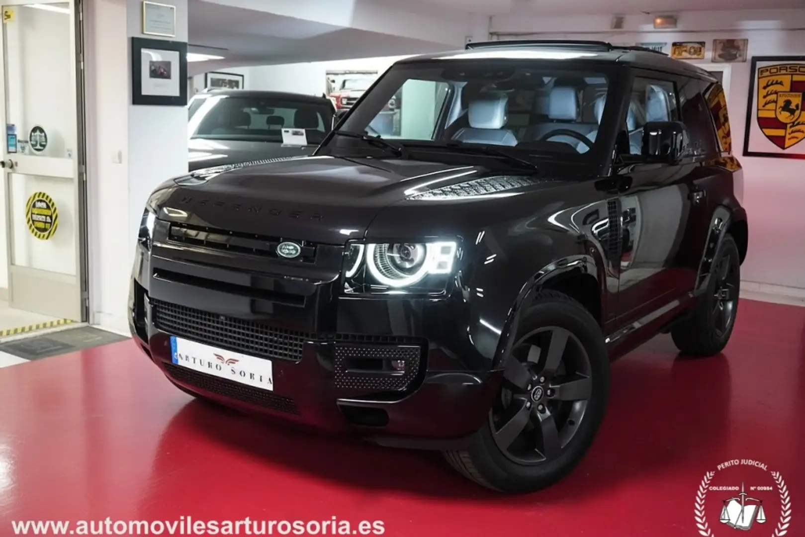 Land Rover Defender 90 3.0 I6 MHEV X-Dynamic HSE AWD Aut.400 Schwarz - 2