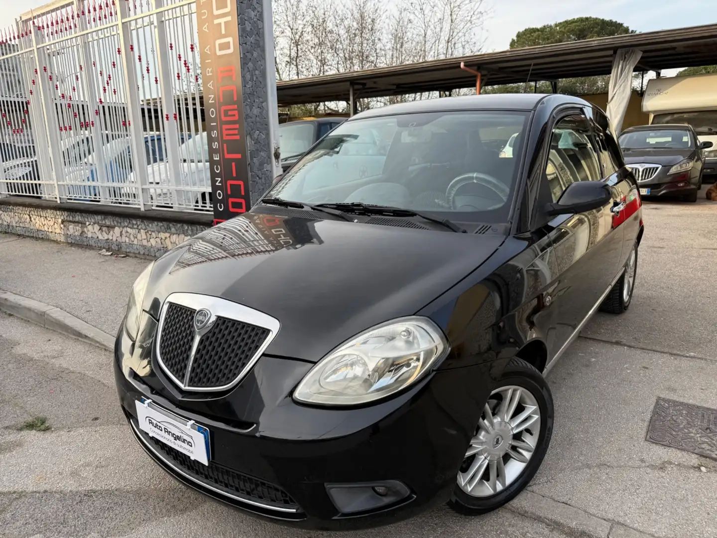 Lancia Ypsilon 1.3 MJT 75 CV Oro Nero - 2