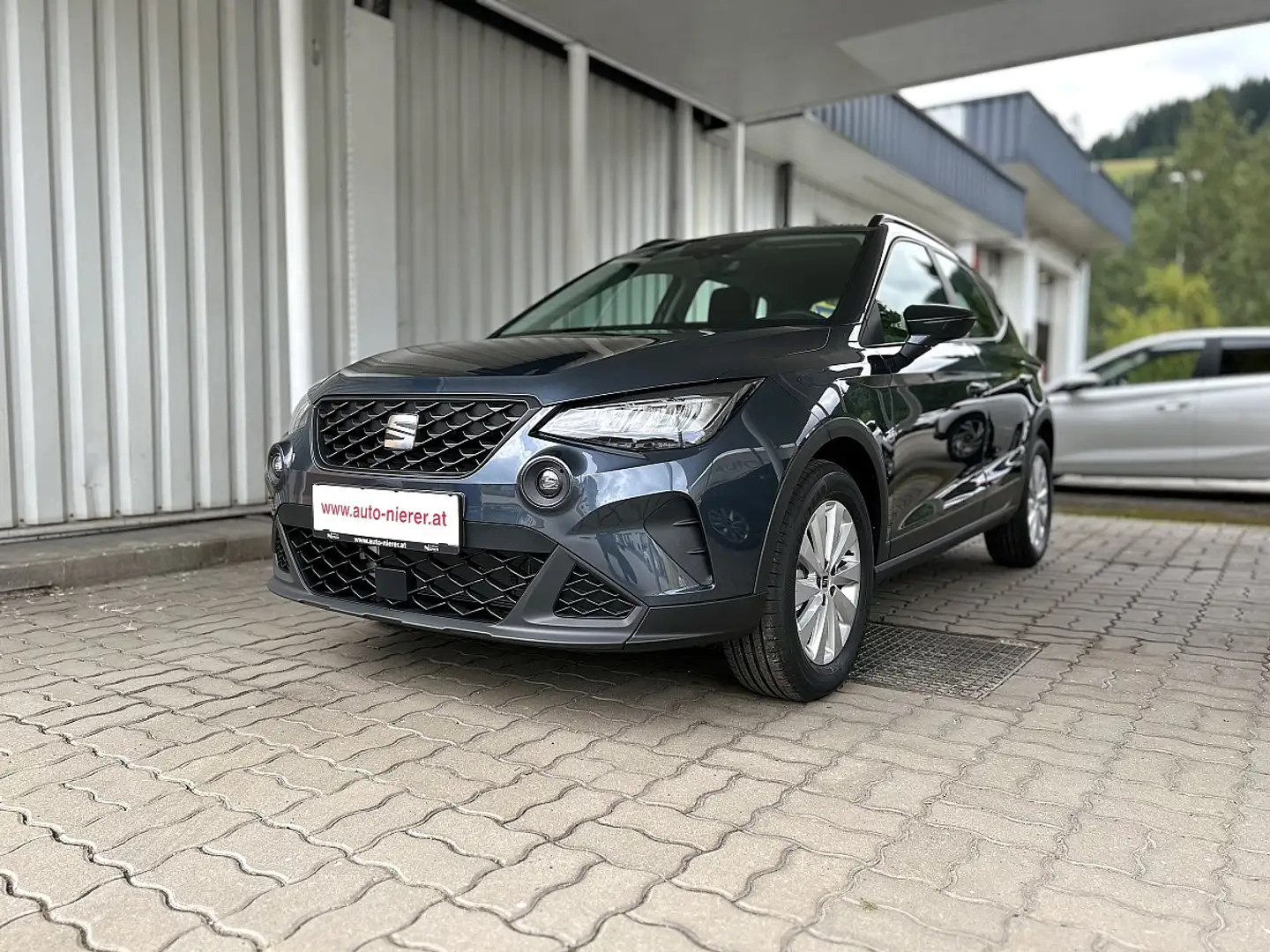 SEAT Arona 1,0 Eco TSI Reference Edition Grau - 1